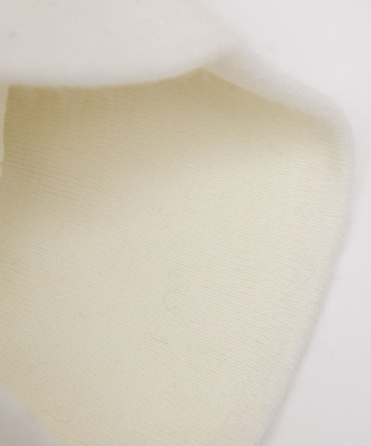 로라로라(ROLAROLA) LACE LABEL ANGORA BEANIE IVORY