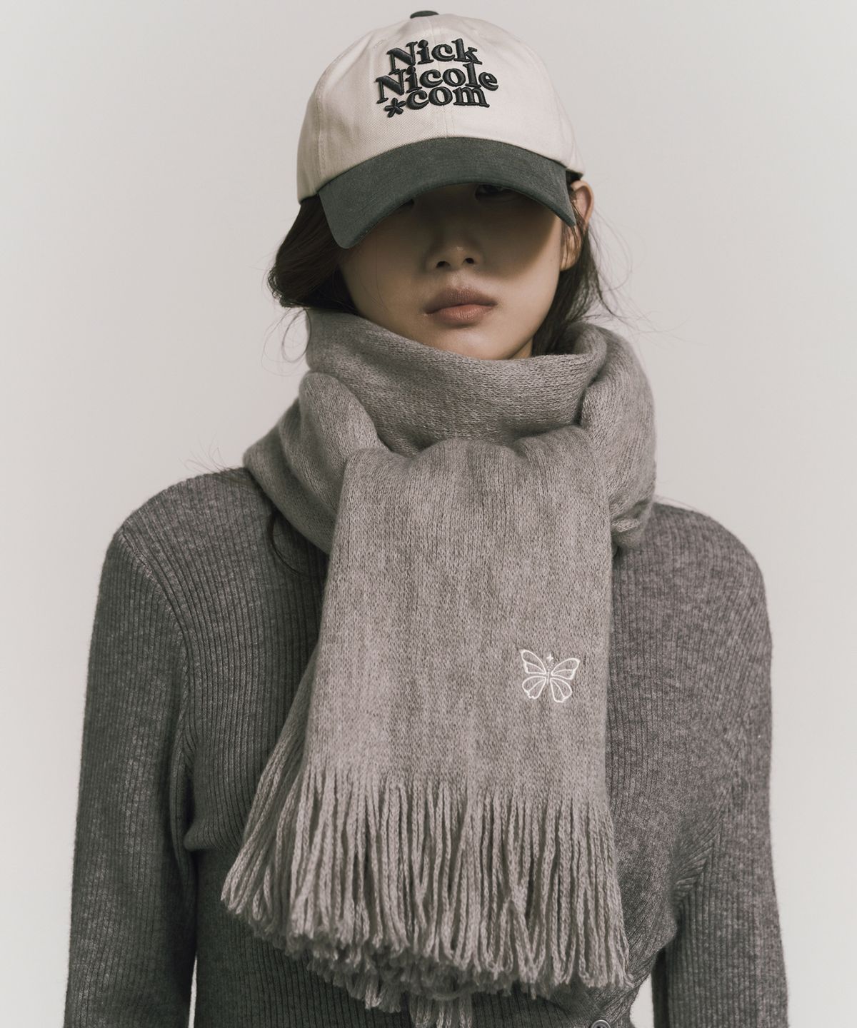 닉앤니콜(NICK&NICOLE) BUTTERFLY EMBROIDERED FRINGE MUFFLER_GRAY
