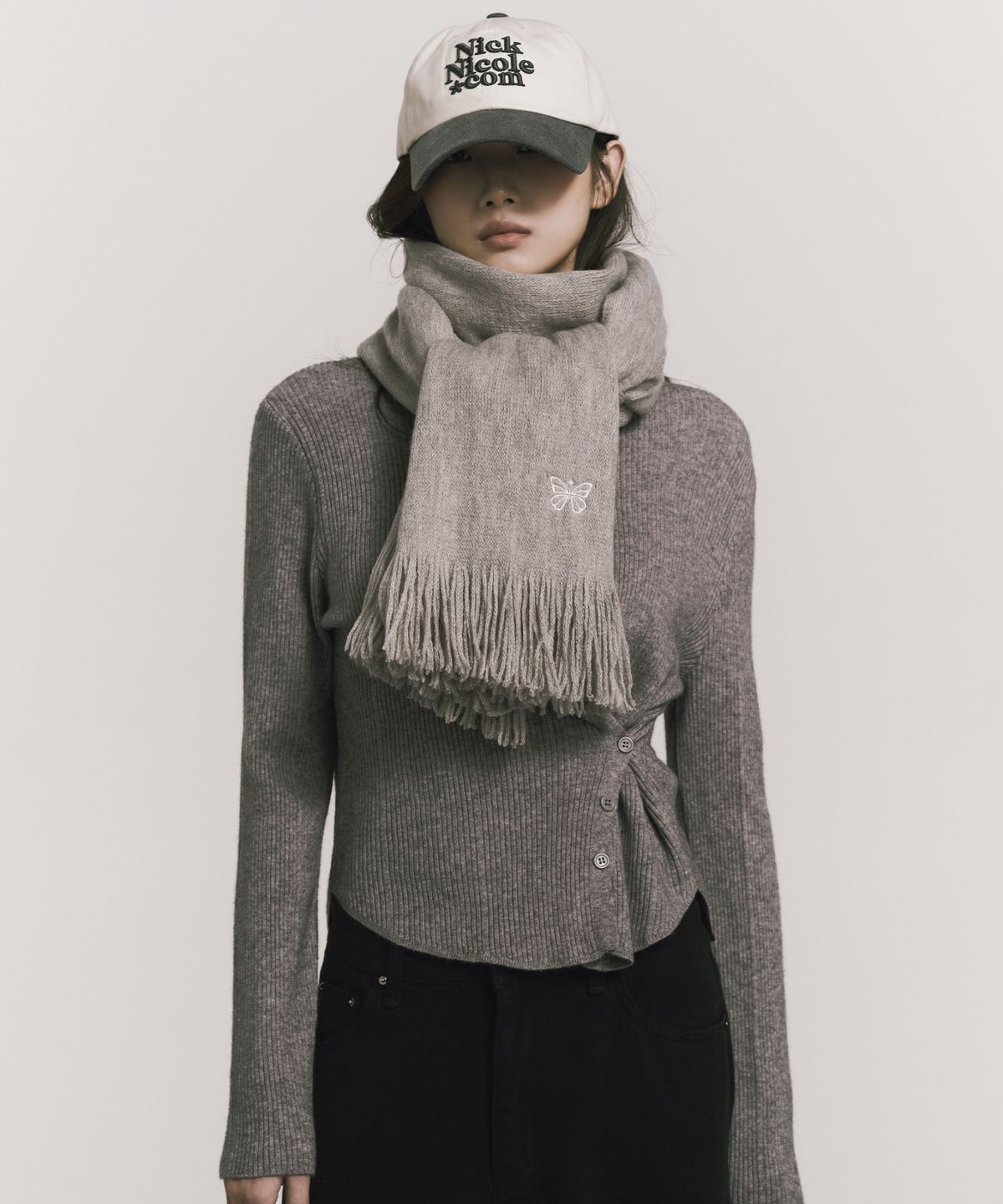 닉앤니콜(NICK&NICOLE) BUTTERFLY EMBROIDERED FRINGE MUFFLER_GRAY