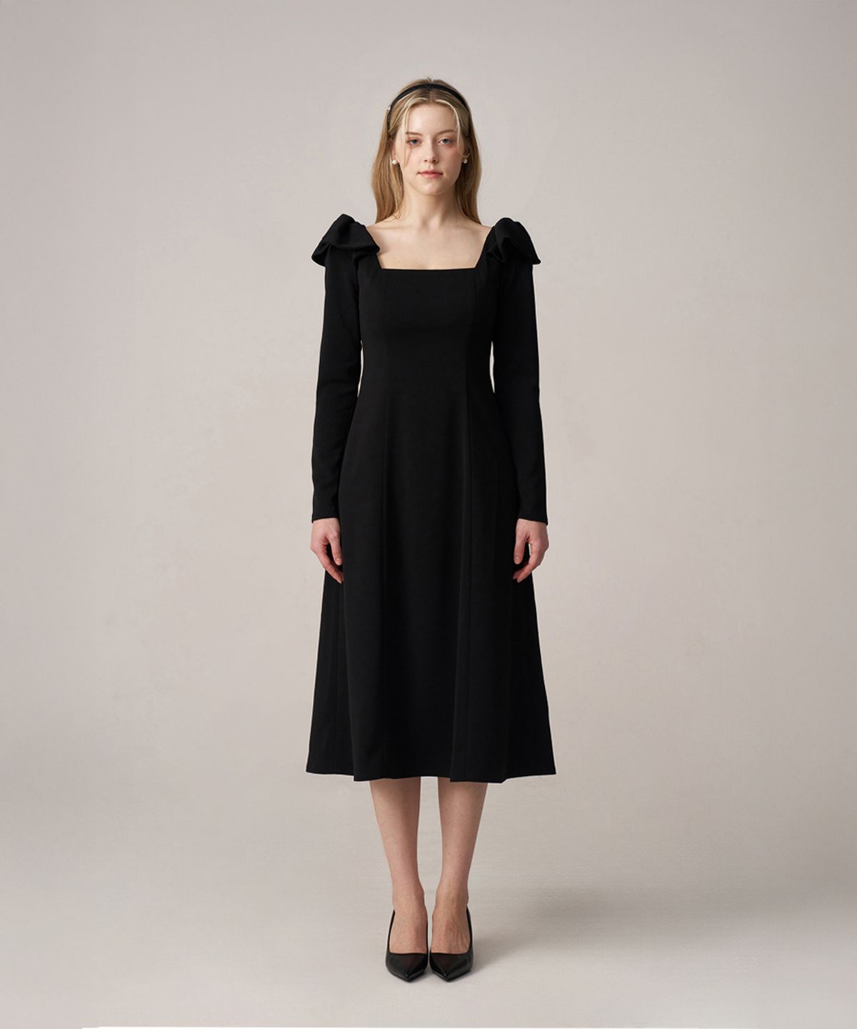스쿠스퀘어(SQUSQUARE) Audrey ribbon dress_Classic Black