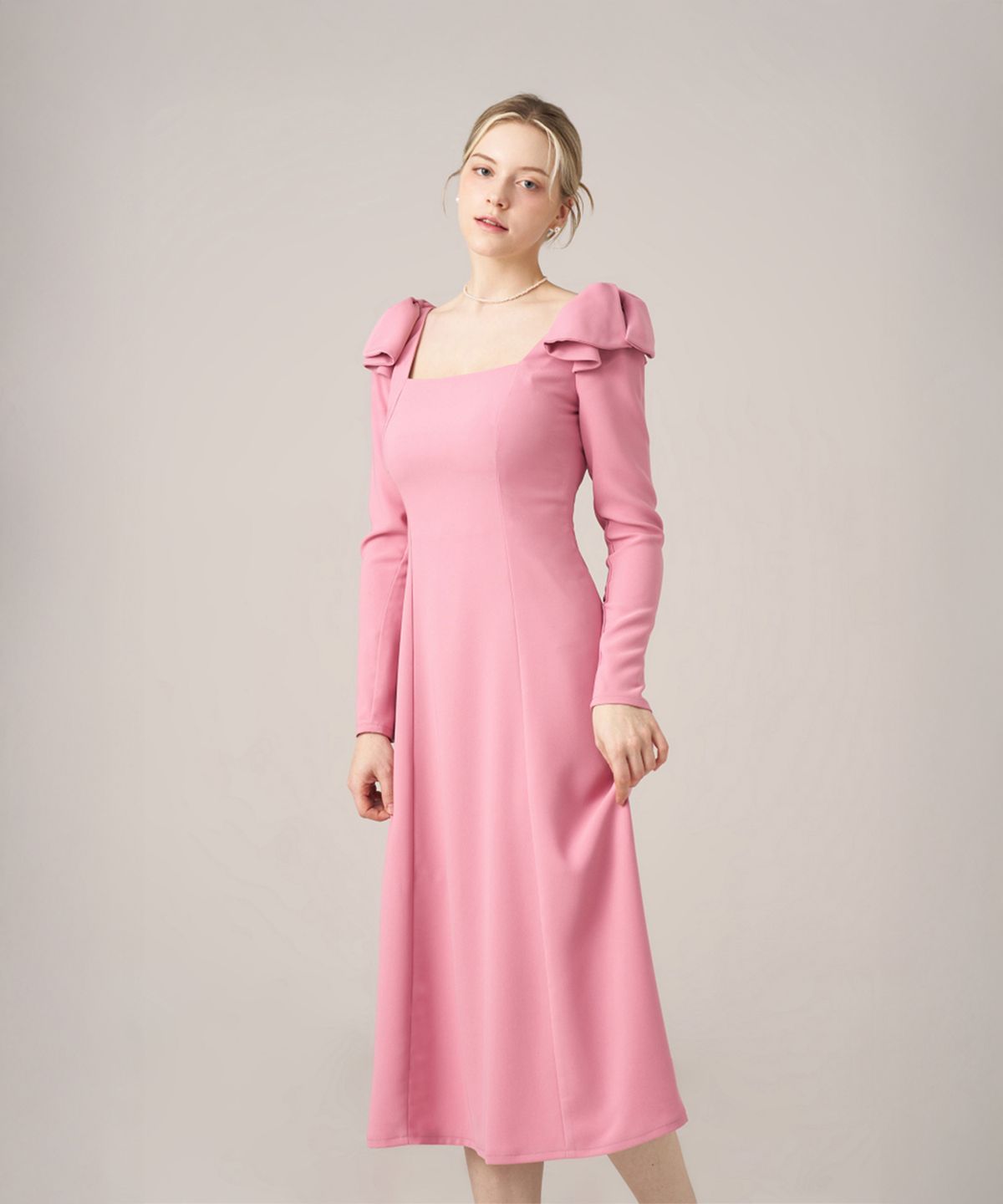 스쿠스퀘어(SQUSQUARE) Audrey ribbon dress_Rose Pink