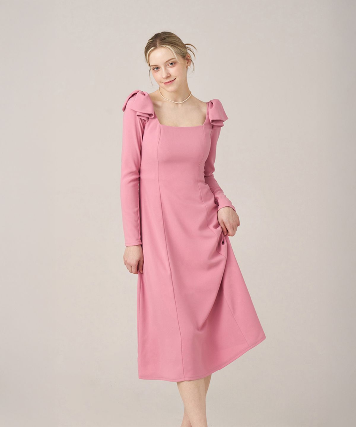 스쿠스퀘어(SQUSQUARE) Audrey ribbon dress_Rose Pink
