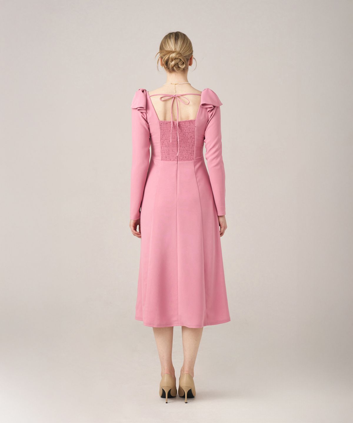 스쿠스퀘어(SQUSQUARE) Audrey ribbon dress_Rose Pink