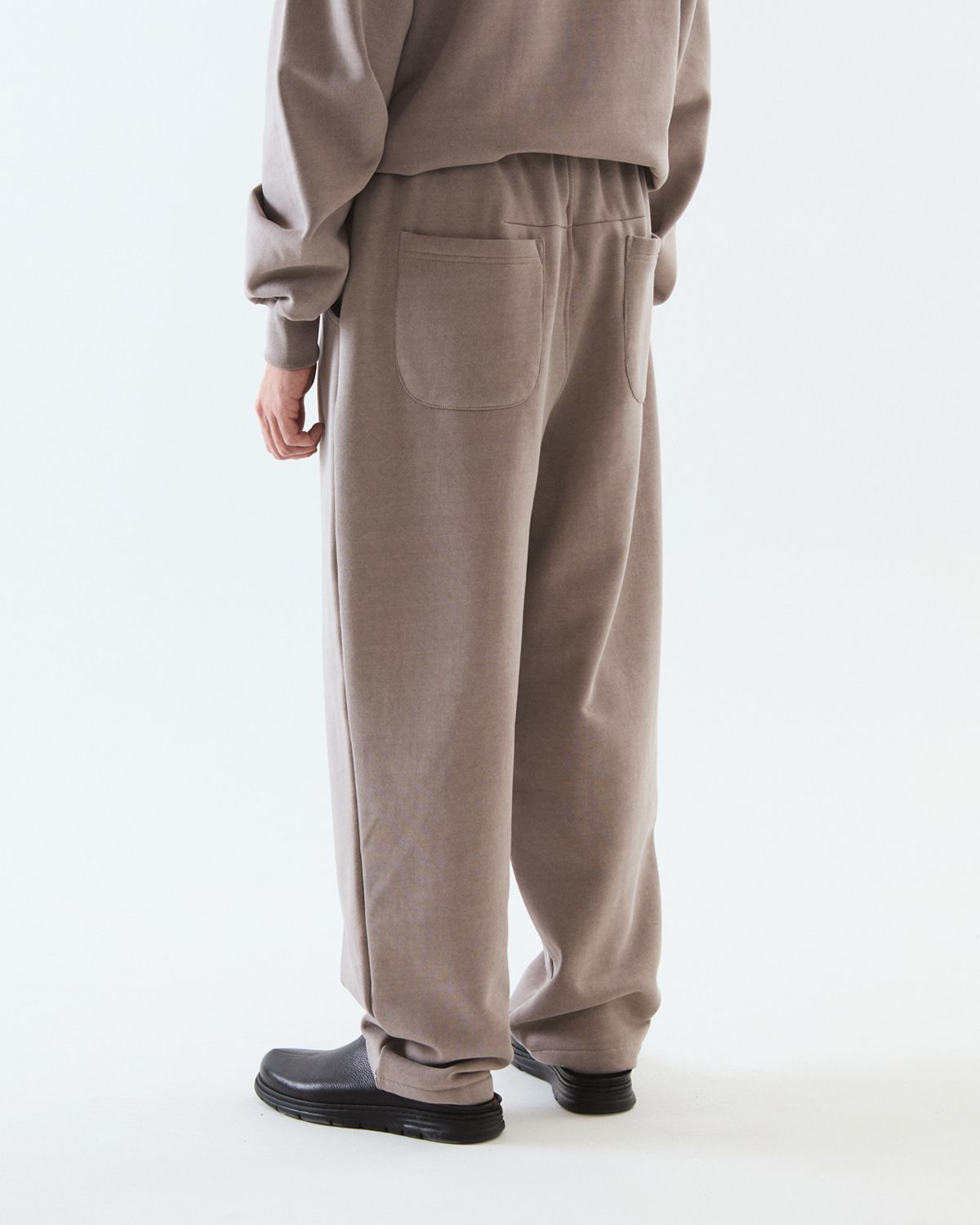 디앤드퀘스천(THEENDQUESTION) Pigment wide training pants / BEIGE