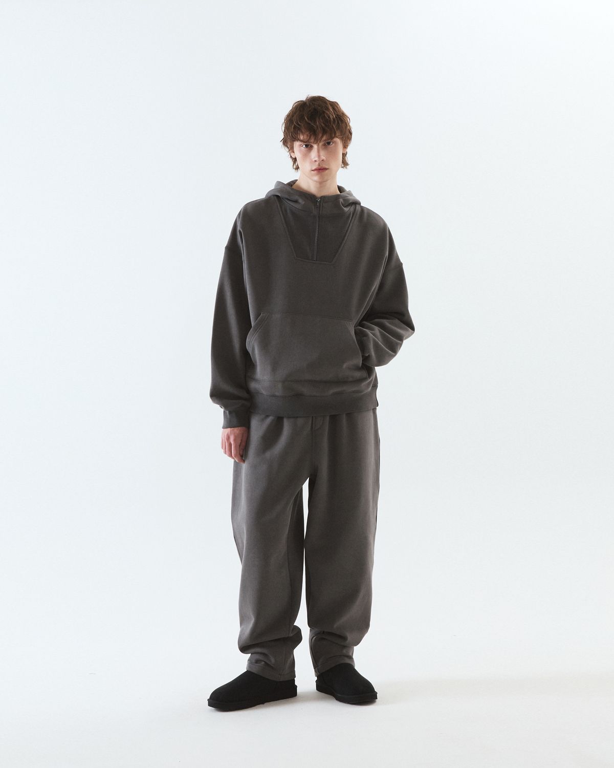디앤드퀘스천(THEENDQUESTION) Pigment hooded half-zip t-shirt / DARK GRAY