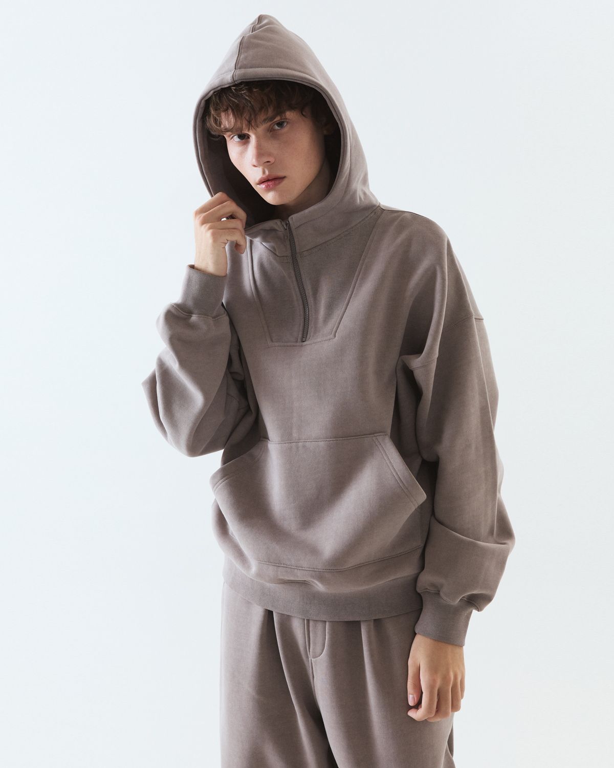 디앤드퀘스천(THEENDQUESTION) Pigment hooded half-zip t-shirt / BEIGE