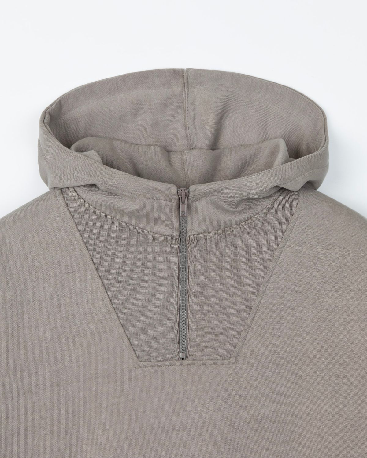 디앤드퀘스천(THEENDQUESTION) Pigment hooded half-zip t-shirt / BEIGE
