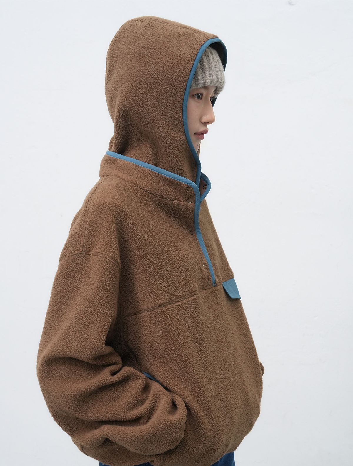 제너럴아이디어(GENERALIDEA) UNISEX 소프트 하이넥 플리스 아노락 세트[BROWN] / SBE4U02010