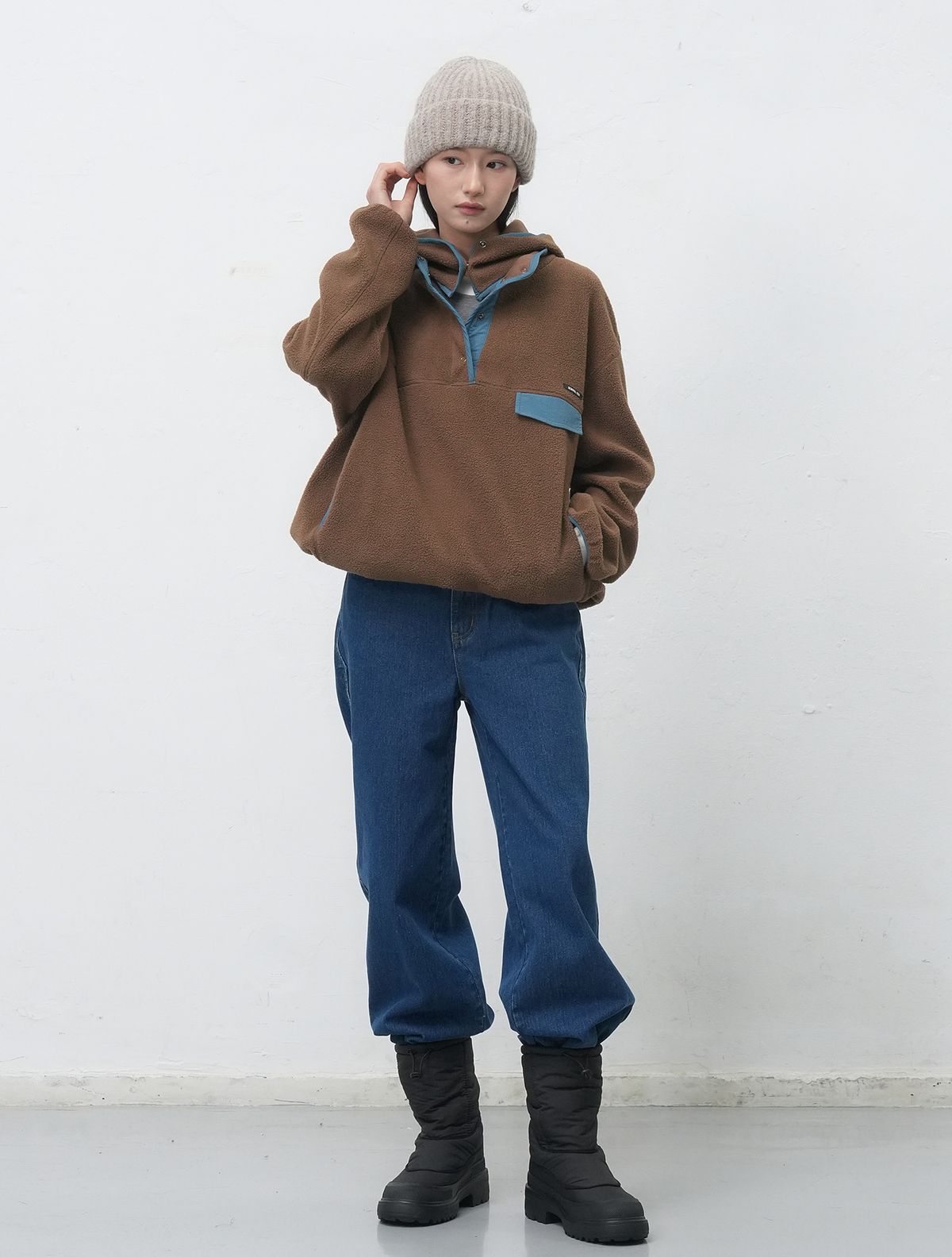 제너럴아이디어(GENERALIDEA) UNISEX 소프트 하이넥 플리스 아노락 세트[BROWN] / SBE4U02010