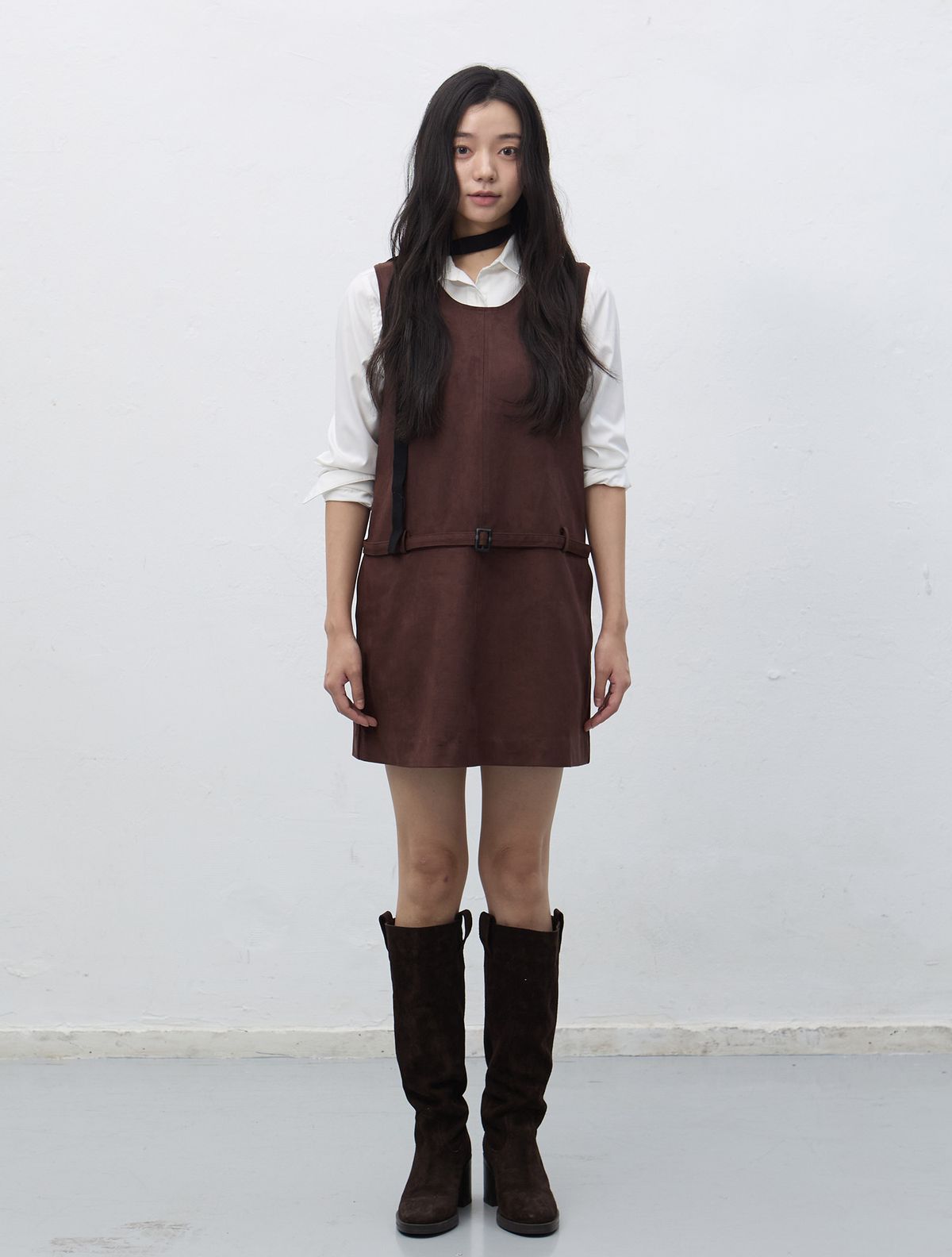 제너럴아이디어(GENERALIDEA) 스웨이드 벨티드 원피스 [DARK BROWN] / WBE4L15512
