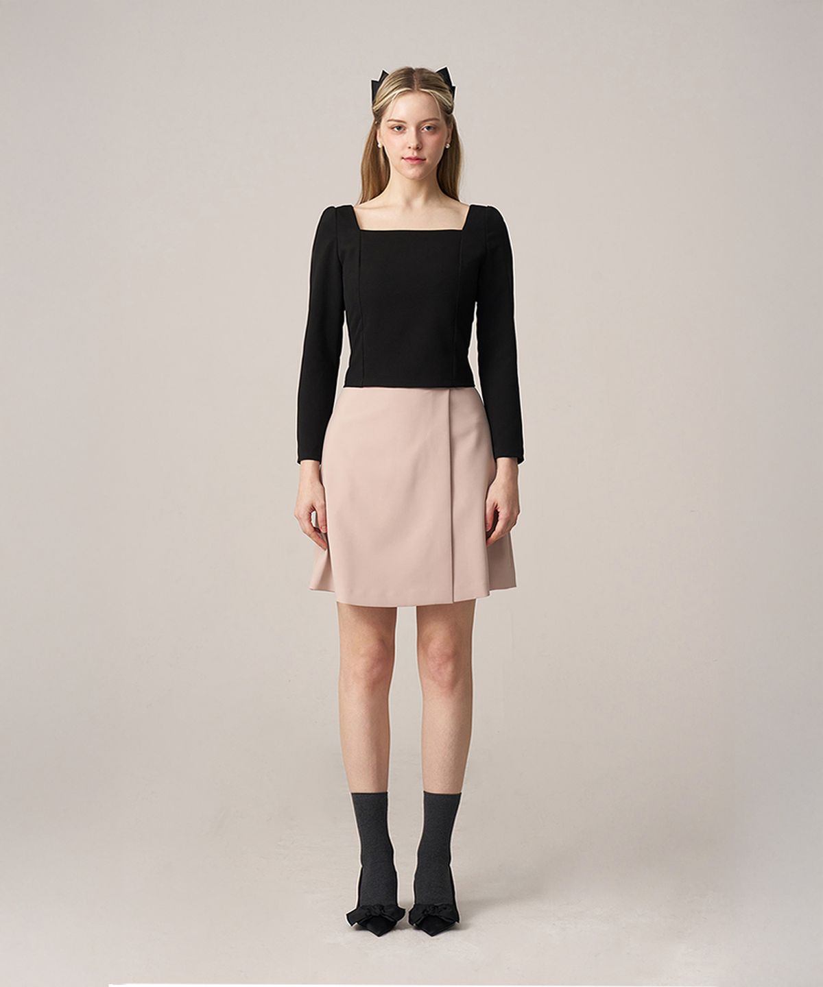 스쿠스퀘어(SQUSQUARE) [Petite Size] Celine Princess Blouse_Midnight Black