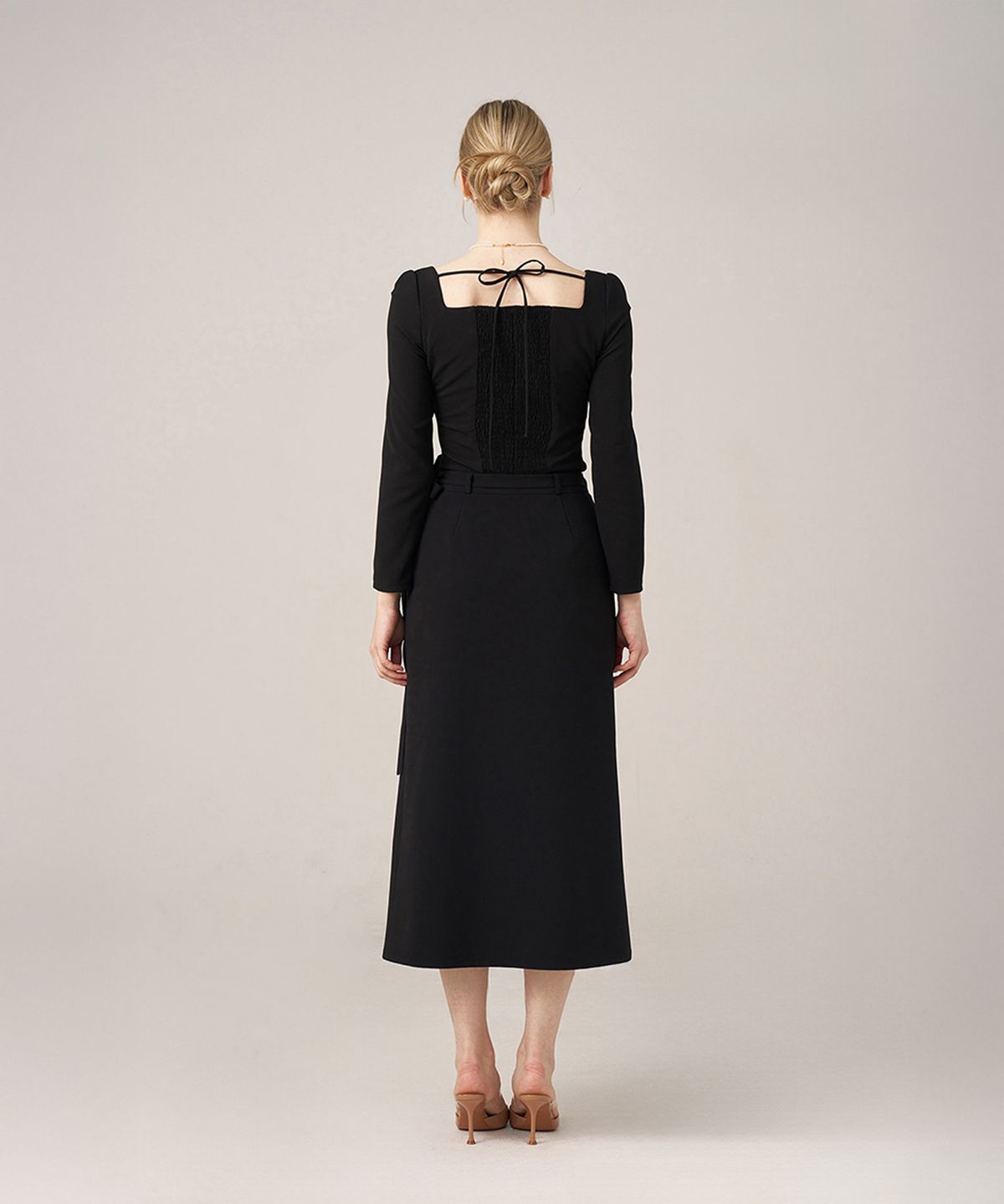 스쿠스퀘어(SQUSQUARE) [Petite Size] Celine Princess Blouse_Midnight Black