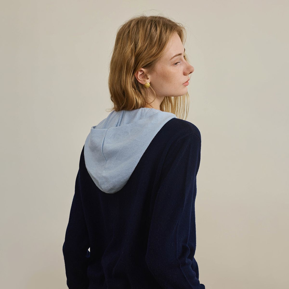 와이와이아이엠(YYIAM) YY_Fake two pieces hood knit_2color