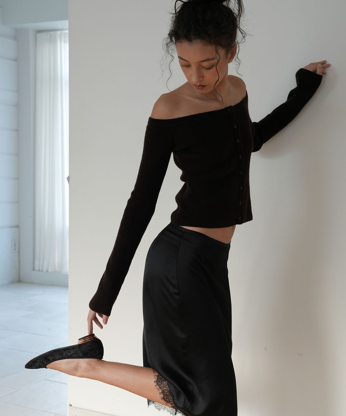 재즈드(JAZZED) OFF-SHOULDER CARDIGAN_BROWN