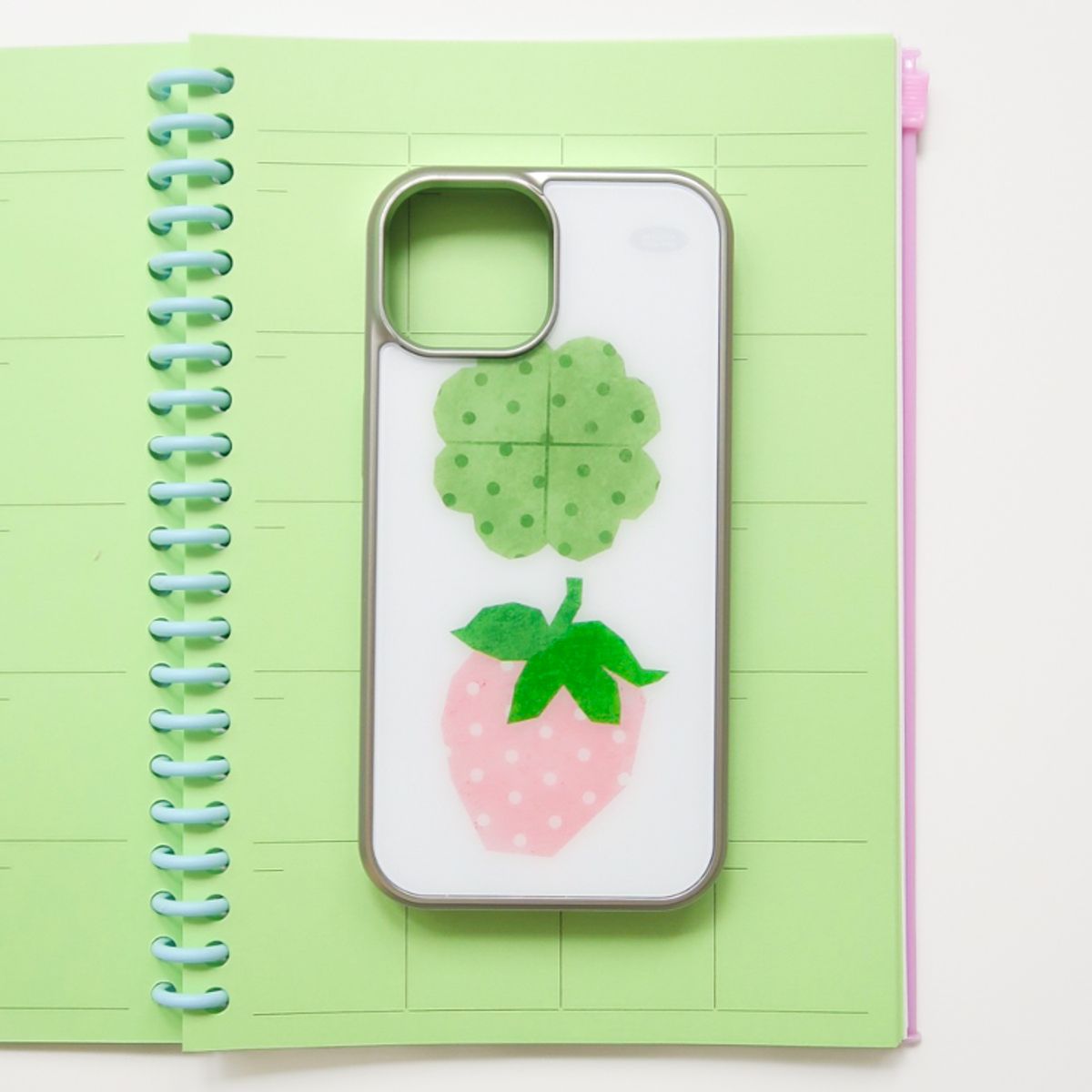 케짐 빌리지(KEZIM VILLAGE) BIG PINK STRAWBERRY case (Silver bumper)