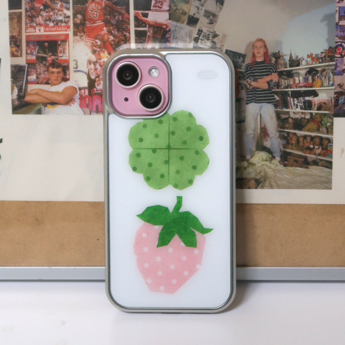 케짐 빌리지(KEZIM VILLAGE) BIG PINK STRAWBERRY case (Silver bumper)