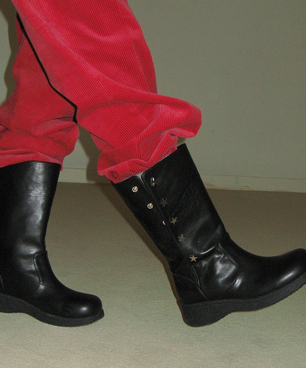 론론(RONRON) STAR STUD ECO LEATHER MID BOOTS BLACK