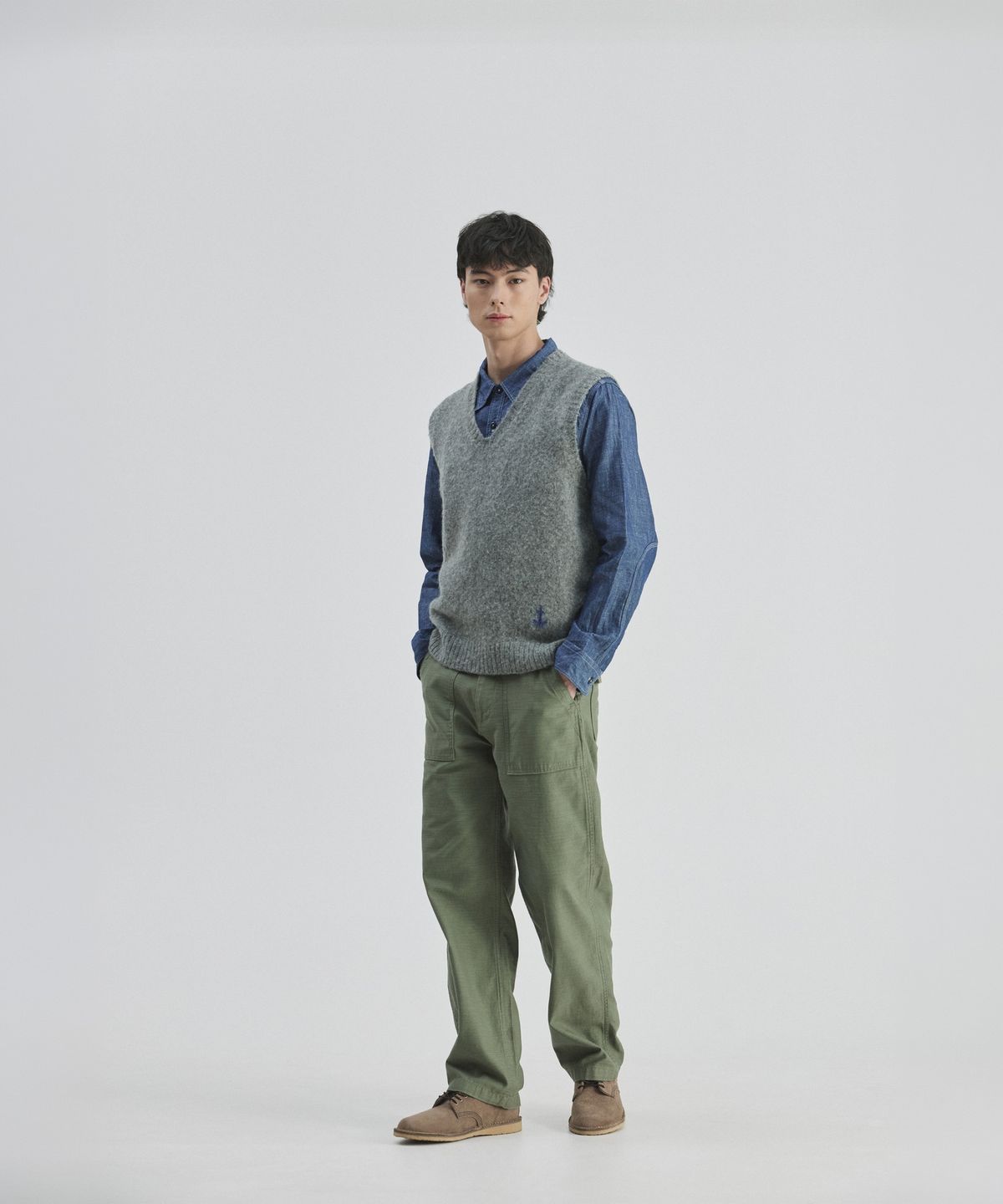 건지 울른스(Guernsey Woollens) 셔틀랜드울 브이넥 베스트 - 브러쉬드 그레이