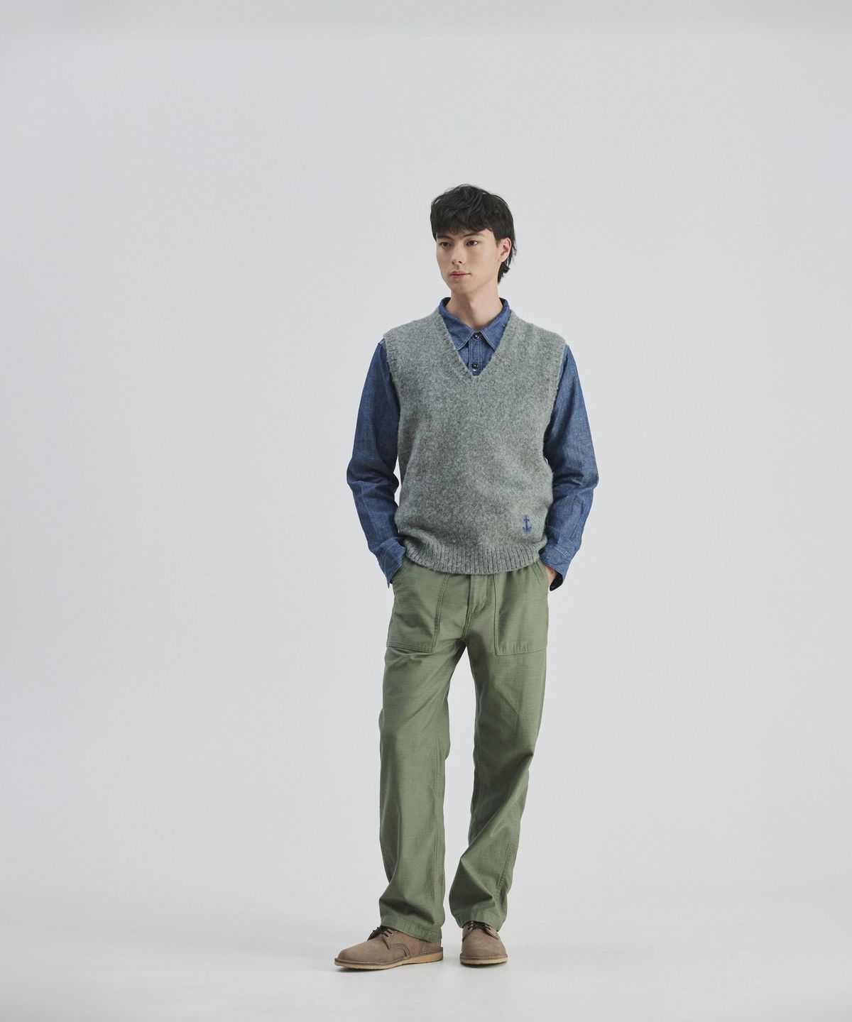 건지 울른스(Guernsey Woollens) 셔틀랜드울 브이넥 베스트 - 브러쉬드 그레이