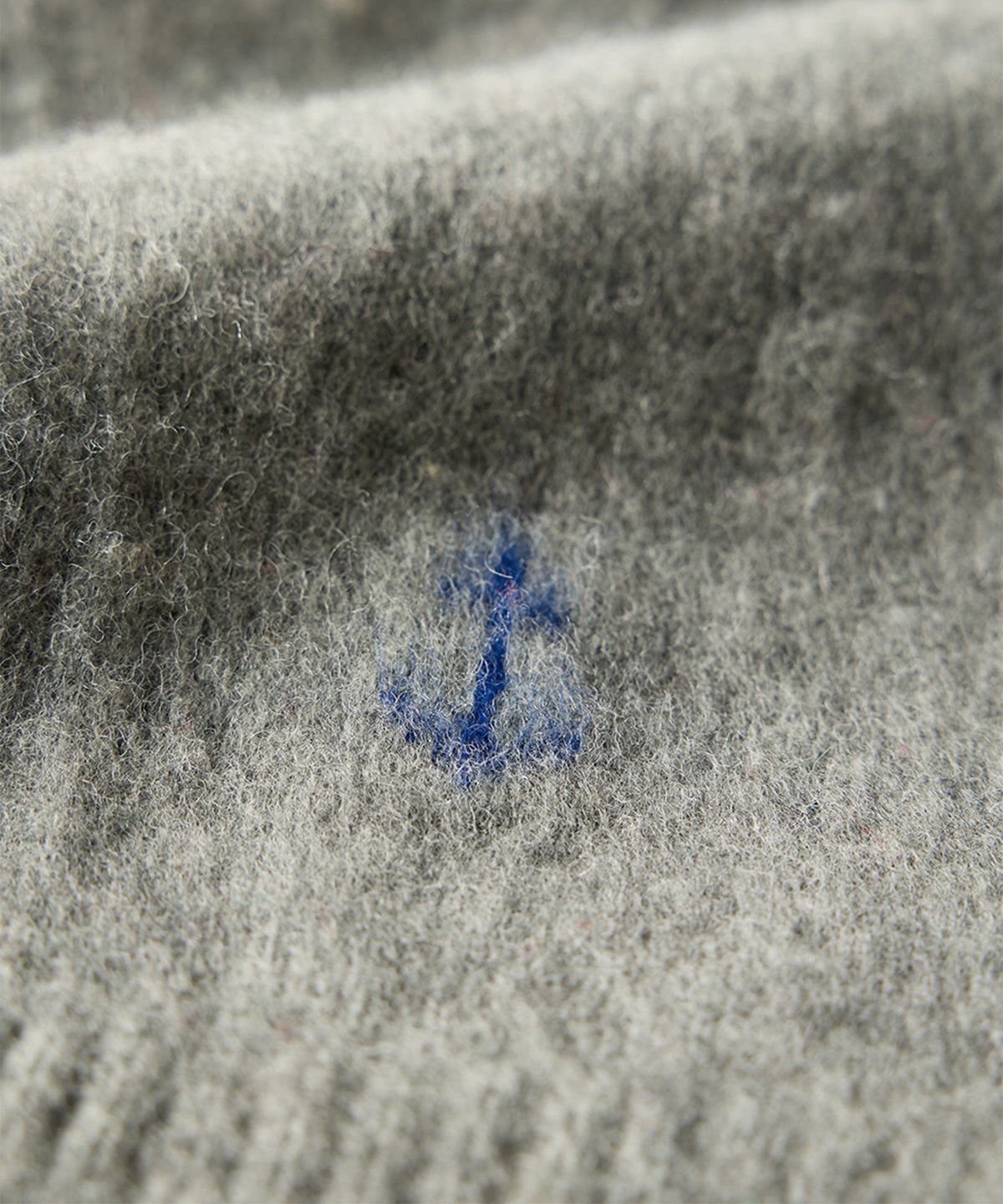 건지 울른스(Guernsey Woollens) 셔틀랜드울 브이넥 베스트 - 브러쉬드 그레이