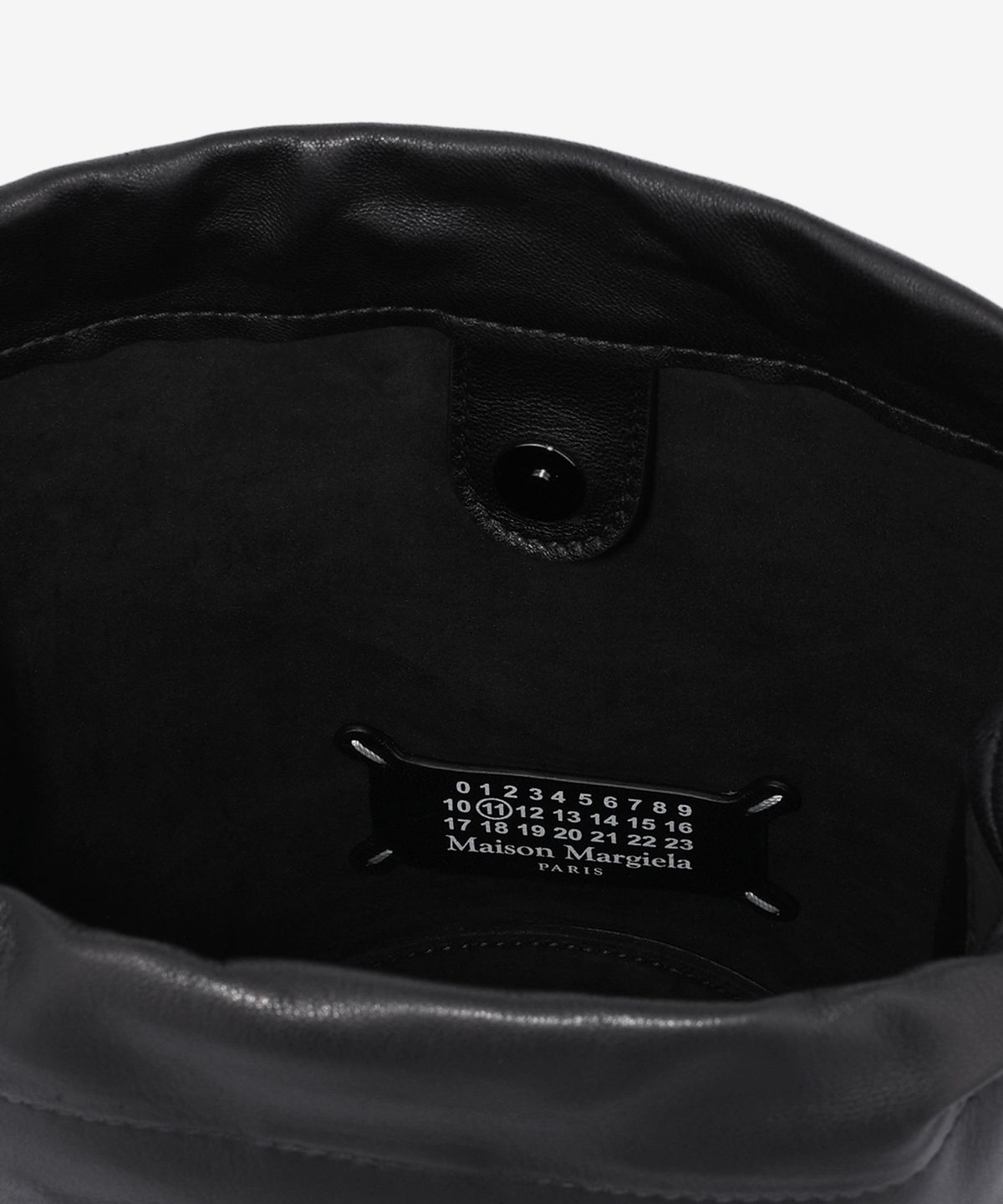 메종 마르지엘라(MAISON MARGIELA) 벨트 백 파우치 숄더백 - 블랙:블랙 / SB2ZH0003P8832HB323