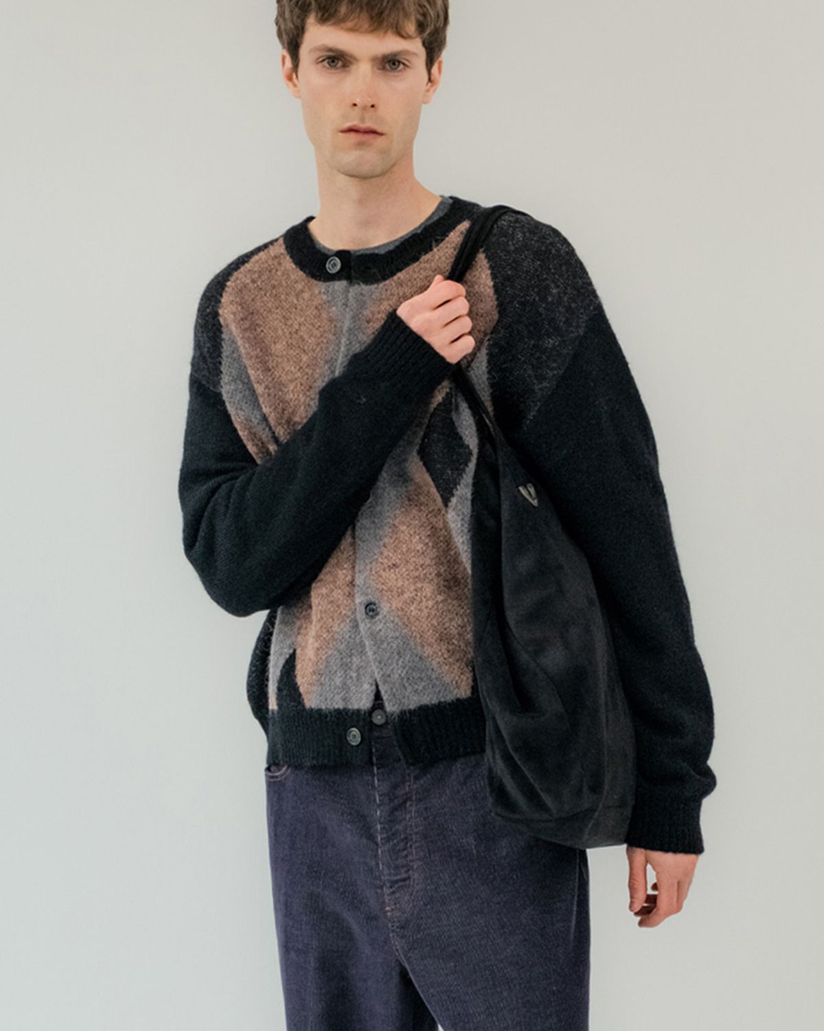 포커페이스(POKERFACE) ALPACA ARGYLE CARDIGAN BLACK