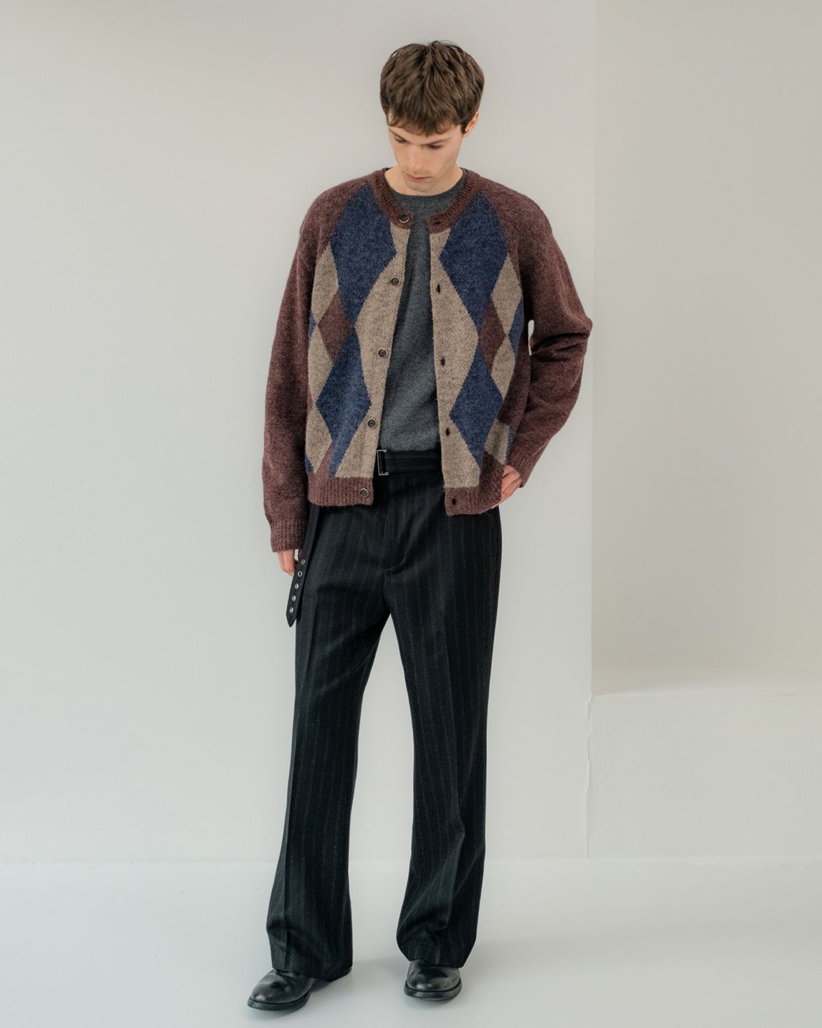 포커페이스(POKERFACE) ALPACA ARGYLE CARDIGAN BURGUNDY