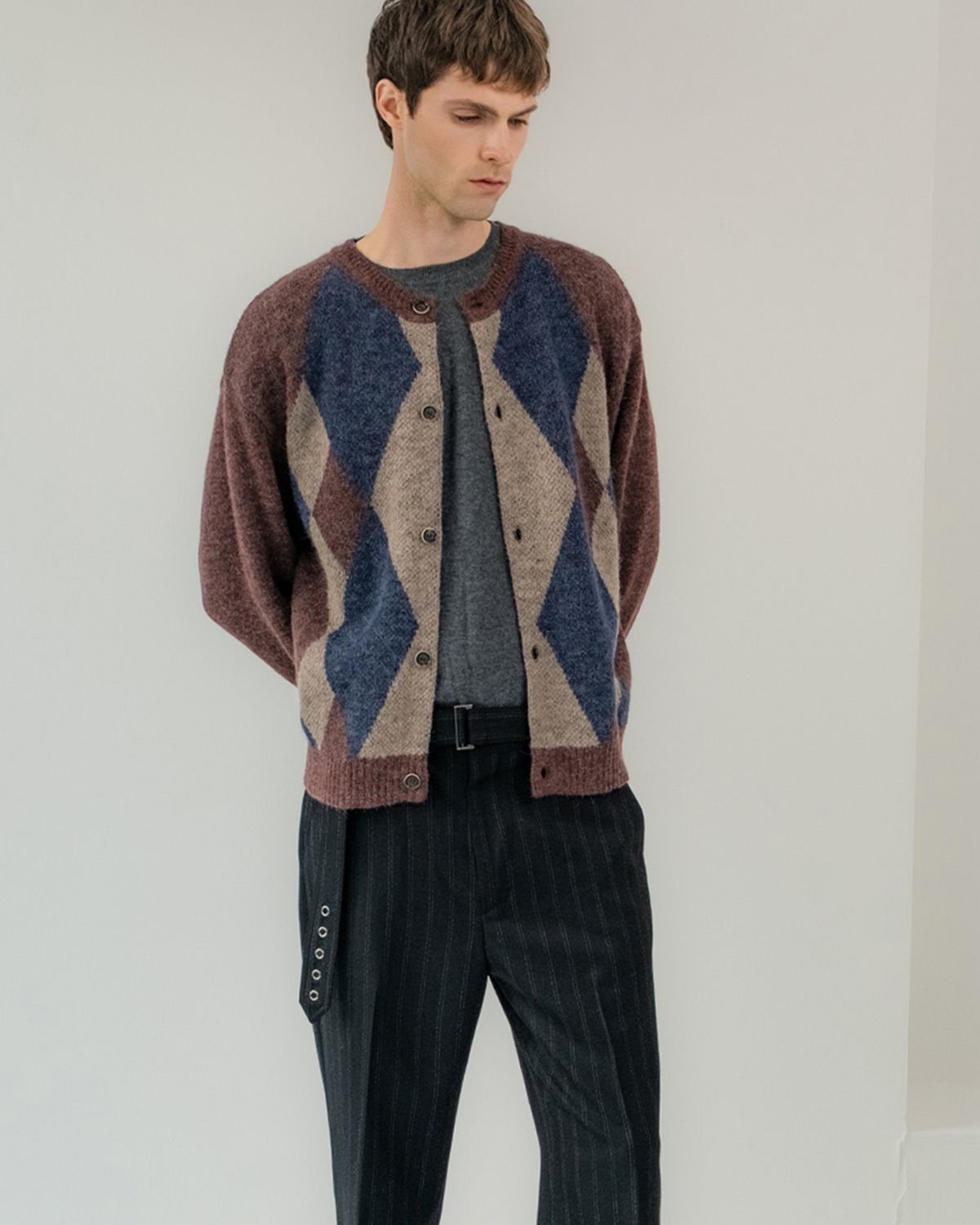 포커페이스(POKERFACE) ALPACA ARGYLE CARDIGAN BURGUNDY
