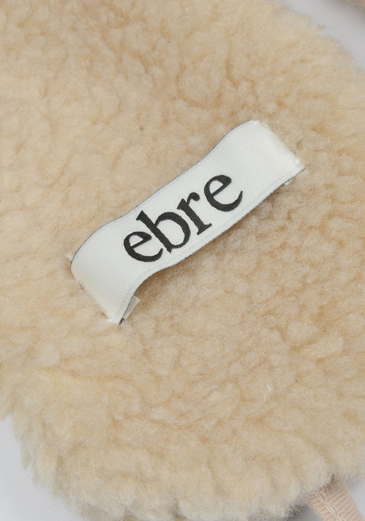 에브레(EBRE) 플러피 리버시블 이어머프 베이지