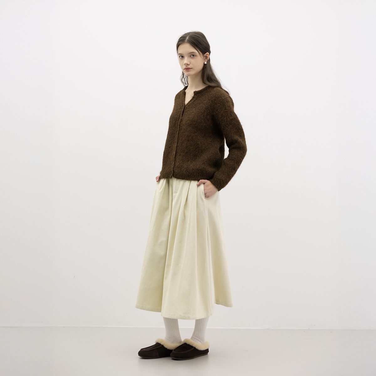 웬스데이딜라잇(WEDNESDAY DELIGHT) WD_Ivory loose corduroy skirt