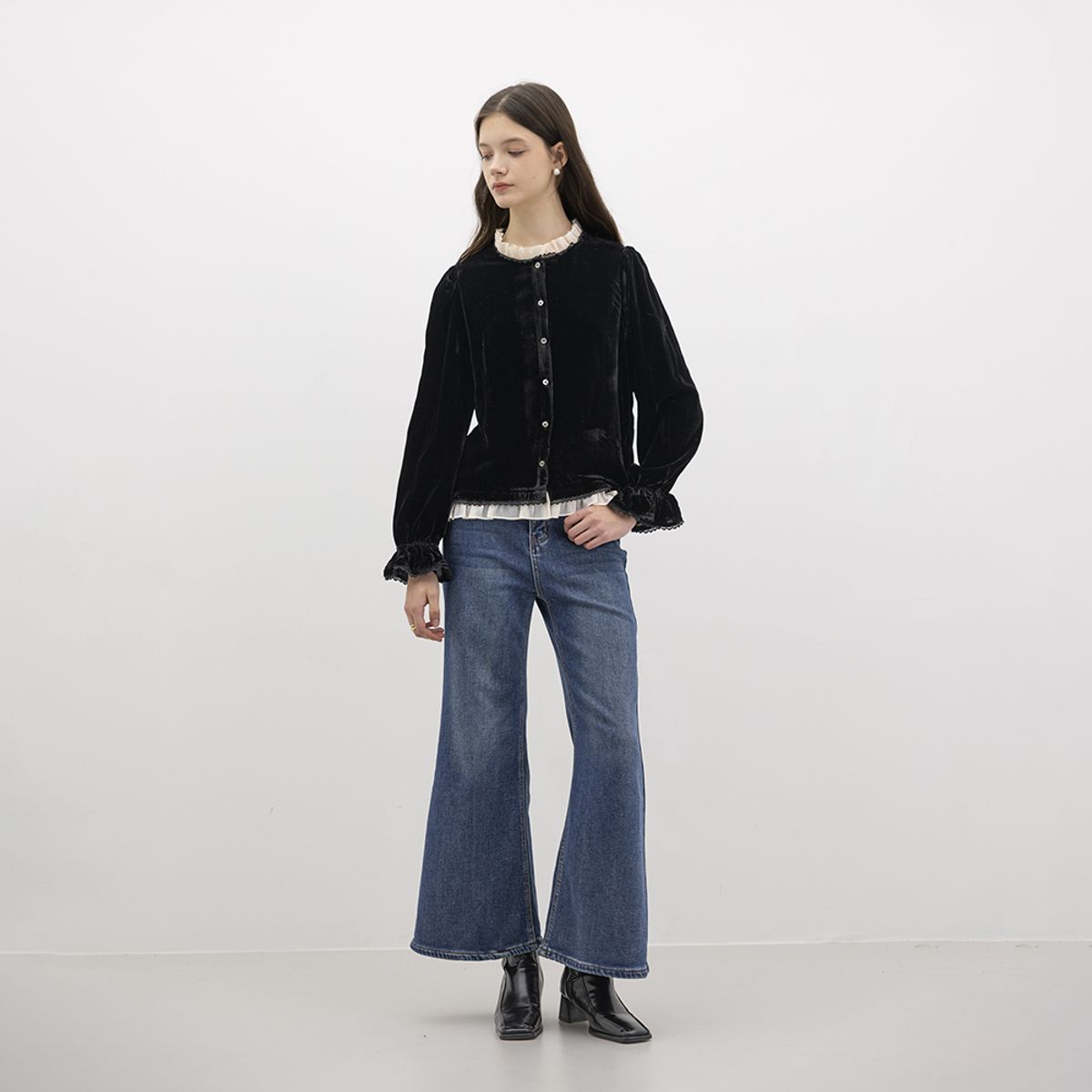 웬스데이딜라잇(WEDNESDAY DELIGHT) WD_Velvet elegant neckline shirt_BLACK