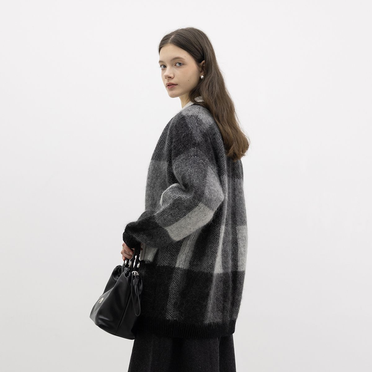 웬스데이딜라잇(WEDNESDAY DELIGHT) WD_Winter color-blocked knit cardigan_BLACK