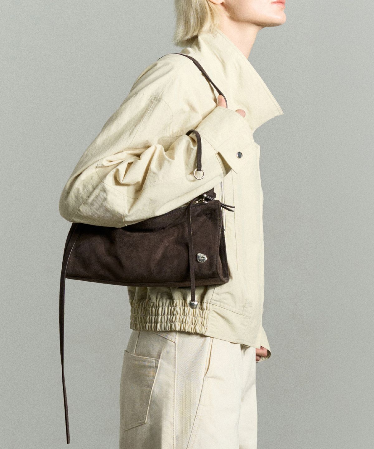 리이(RE RHEE) ASYMMETRIC COWHIDE SHOULDER BAG