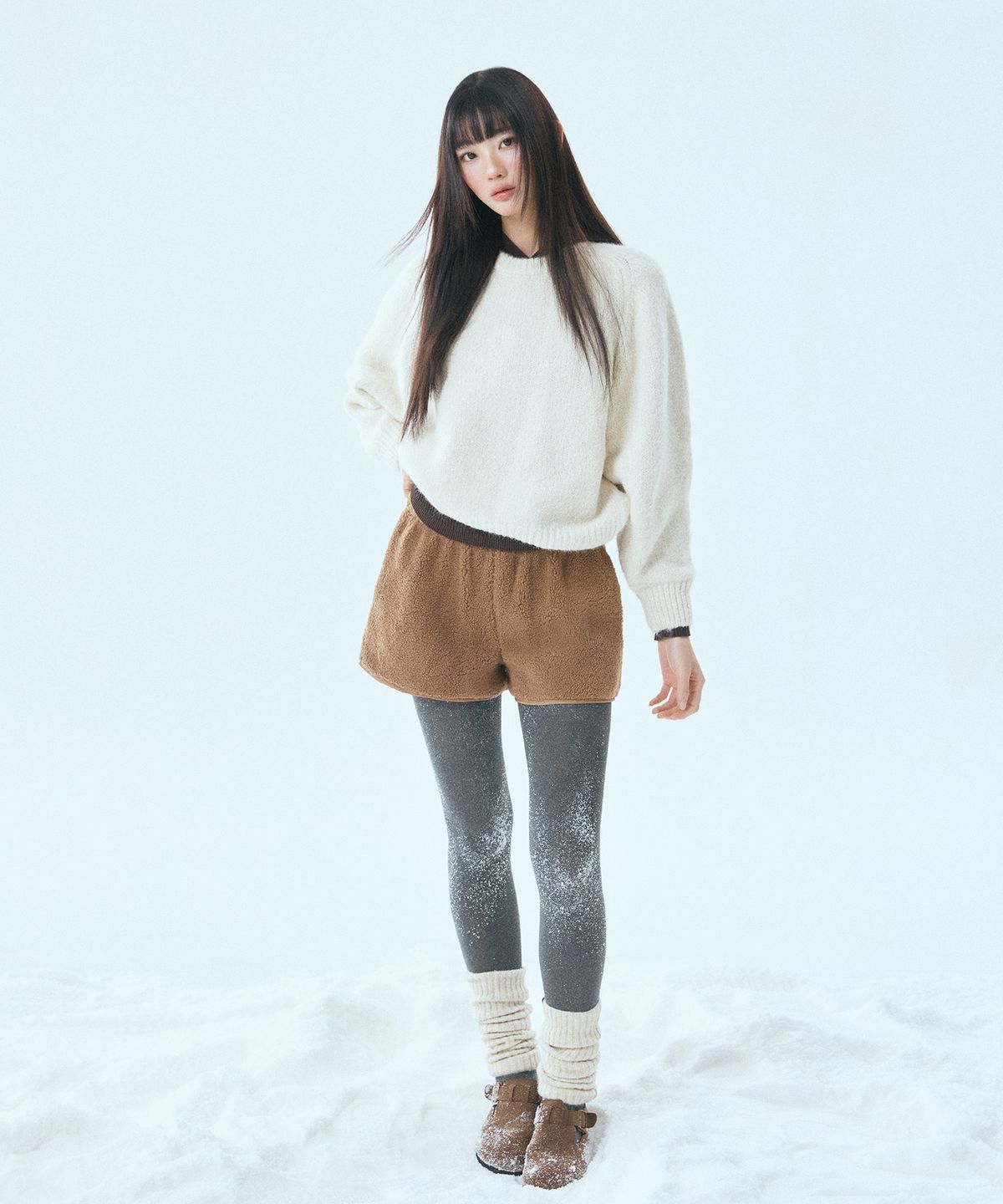 미쏘(MIXXO) 헤어리 루즈핏 라운드넥 풀오버_MIWKAFV9SS