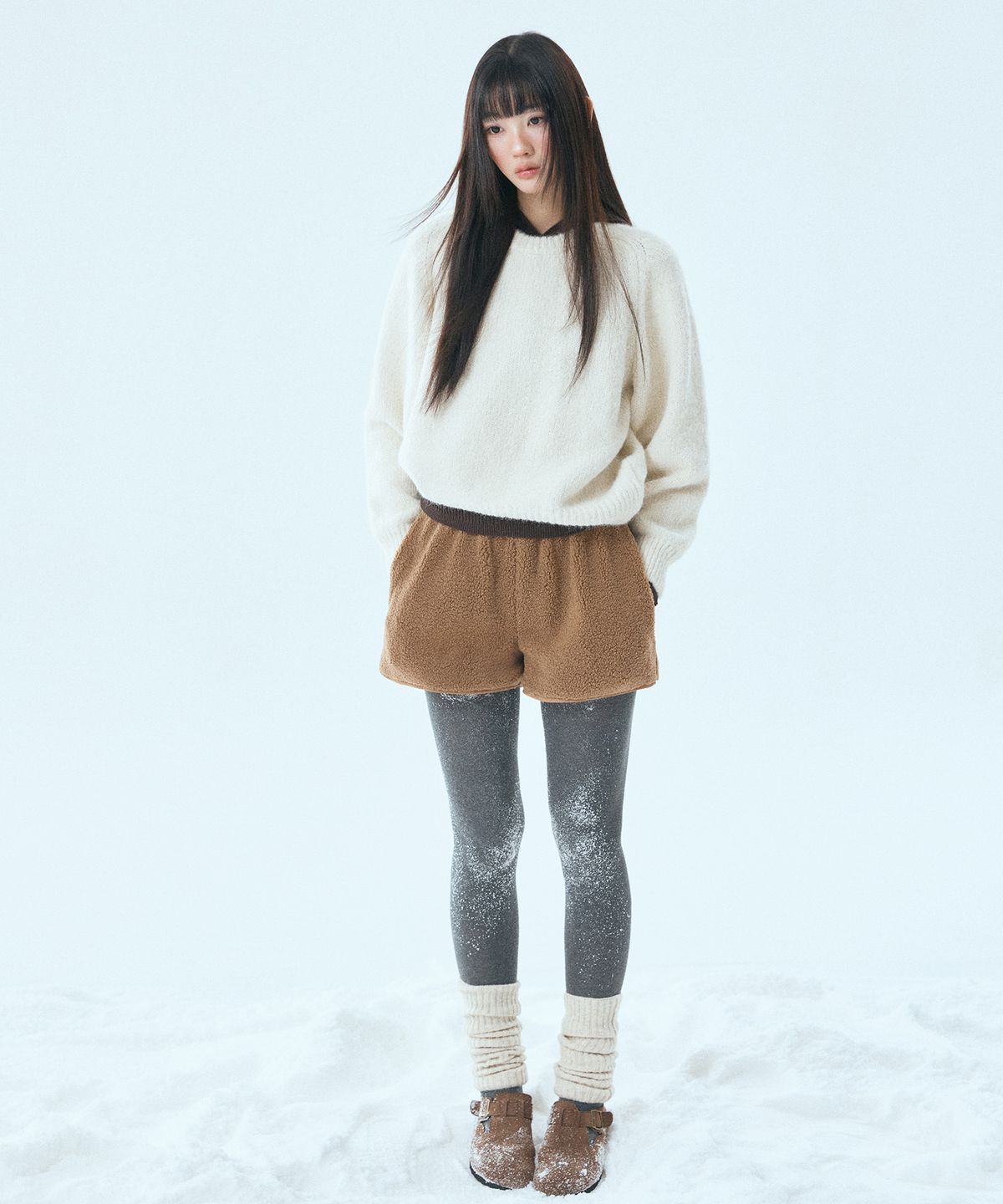 미쏘(MIXXO) 헤어리 루즈핏 라운드넥 풀오버_MIWKAFV9SS