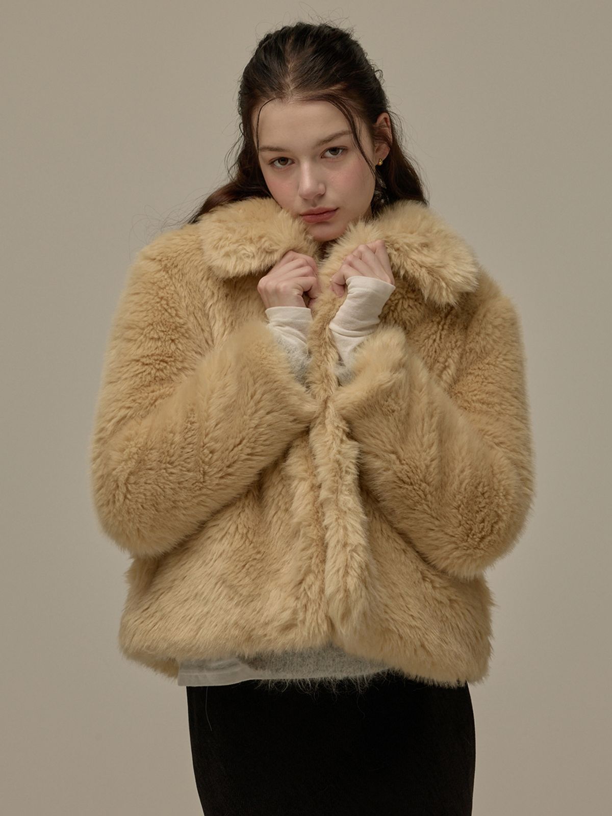 비뮤즈맨션(BEMUSE MANSION) Alpaca faux fur jacket - Beige