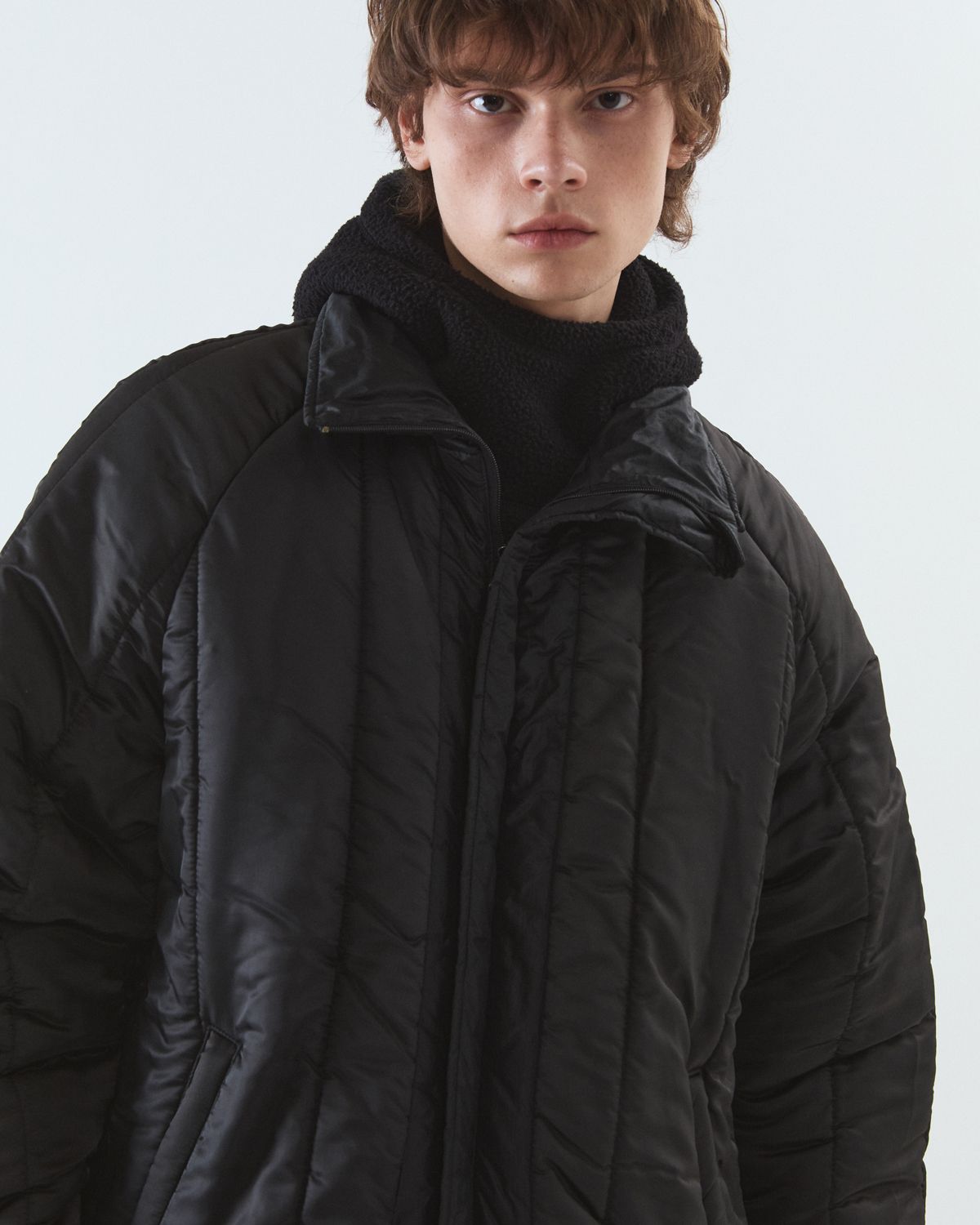 디앤드퀘스천(THEENDQUESTION) Reversible half long padded jumper / BLACK