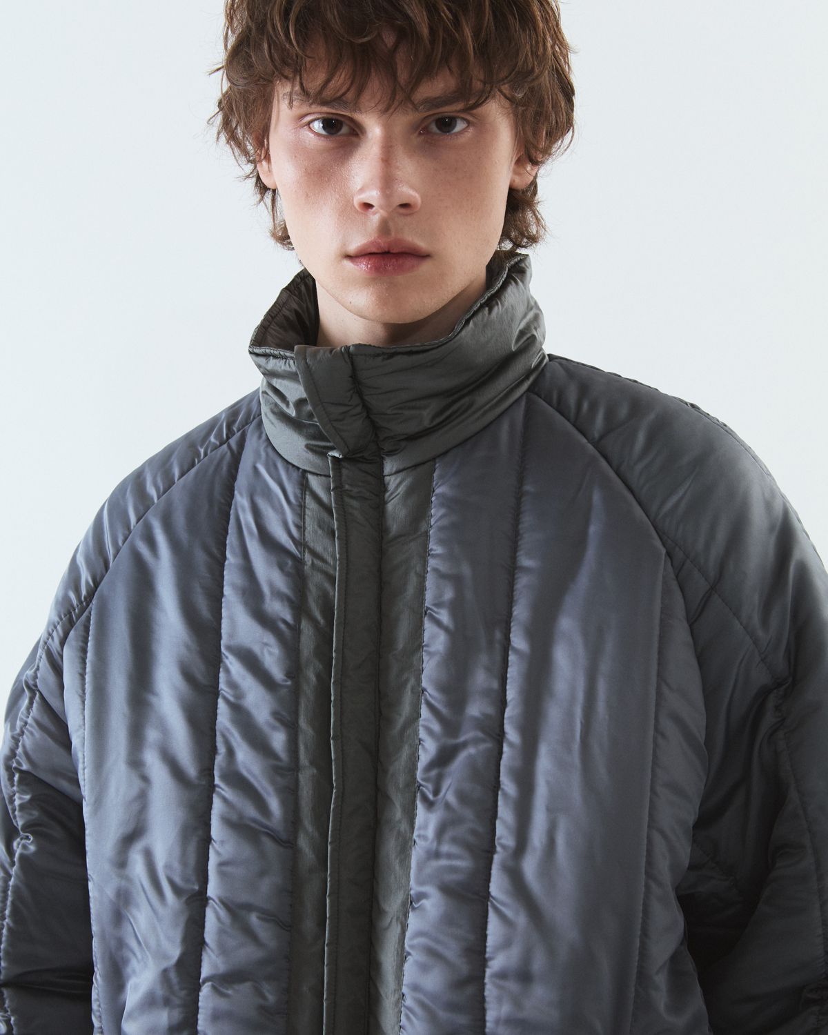 디앤드퀘스천(THEENDQUESTION) Reversible half long padded jumper / DARK GRAY