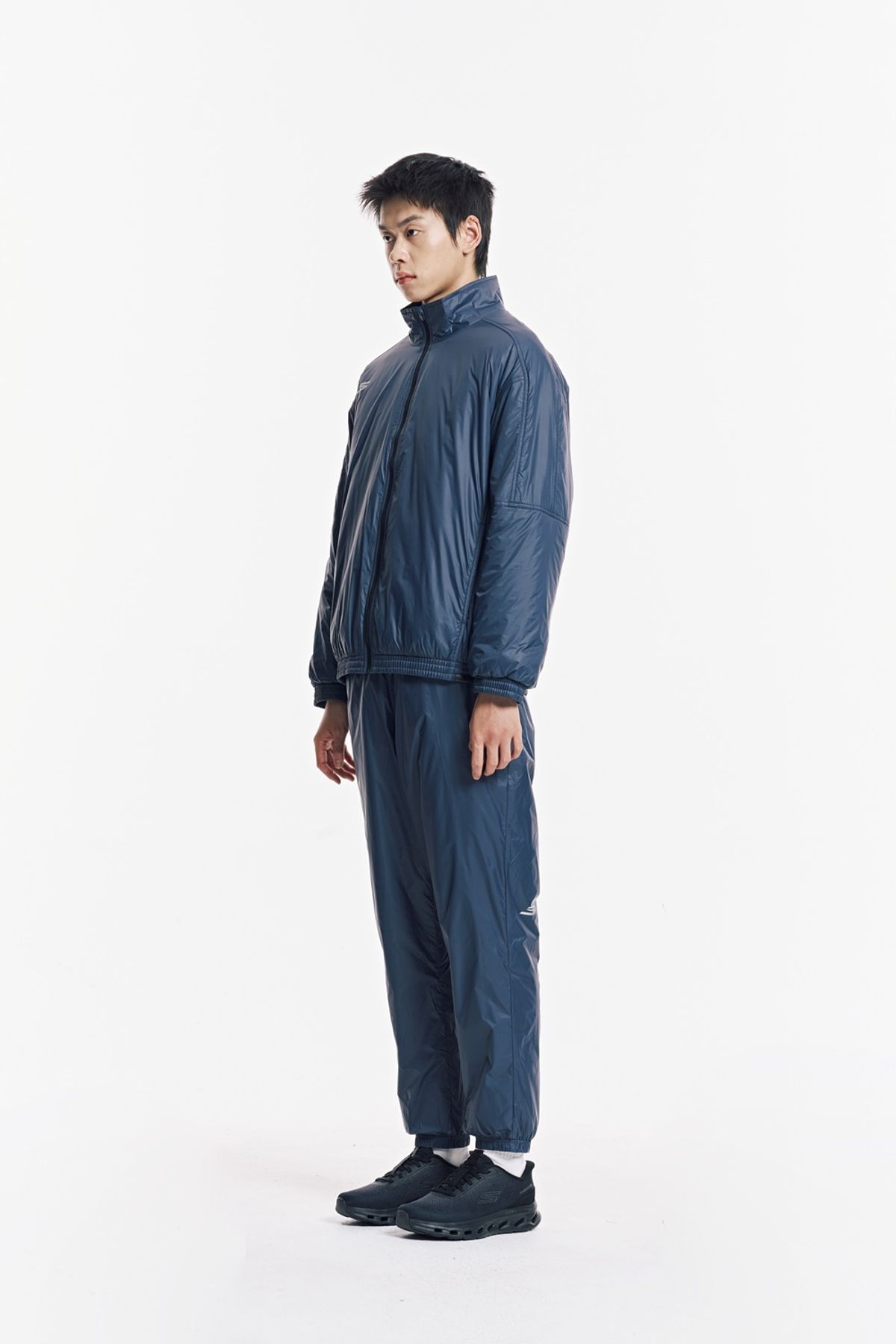 스케쳐스(SKECHERS) 남성 하이넥 경량 패딩 자켓_SP3MJCFW011
