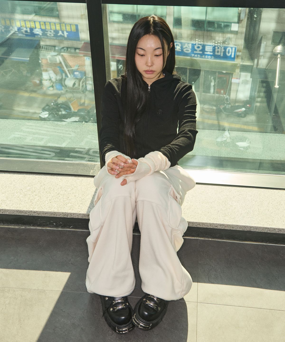 러닝하이(RUNNINGHIGH) R 로고 플리스 카고팬츠 [아이보리]
