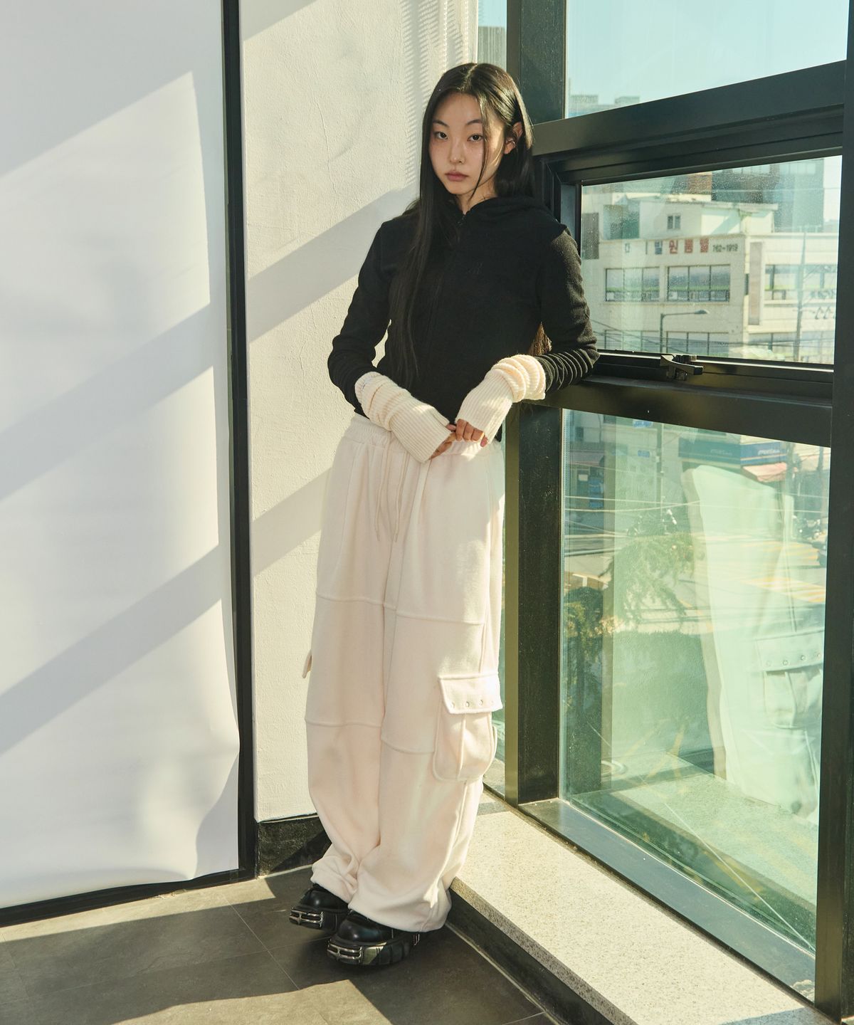 러닝하이(RUNNINGHIGH) R 로고 슬림 집업 후디 [블랙]