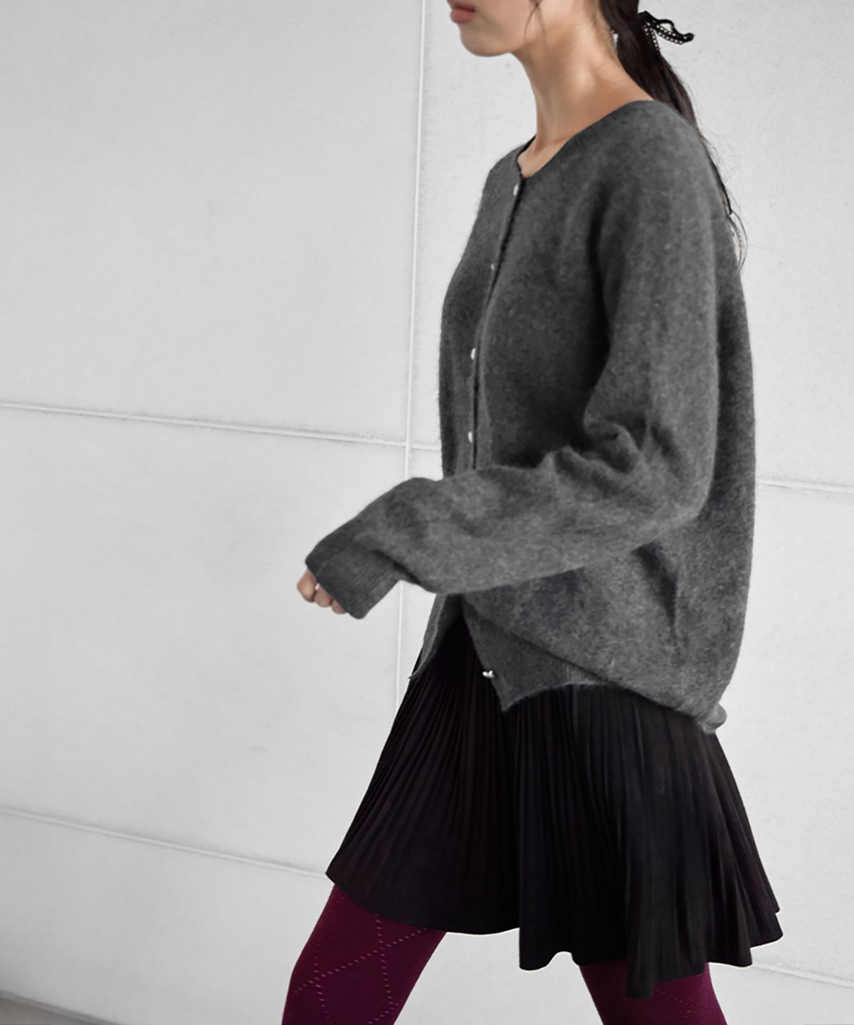 런던다다(LONDONDADA) CASH WOOL PENDANT OBJET BUTTON CARDIGAN, CHARCOAL