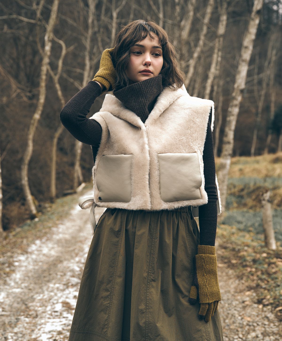 누크피터(NUUKFITTER) MOUTON FUR REVERSIBLE VEST_WOMEN [LIGHT BEIGE] 여성 리얼 무스탕 리버서블 후드 베스트 양털 조끼 라이트베이지