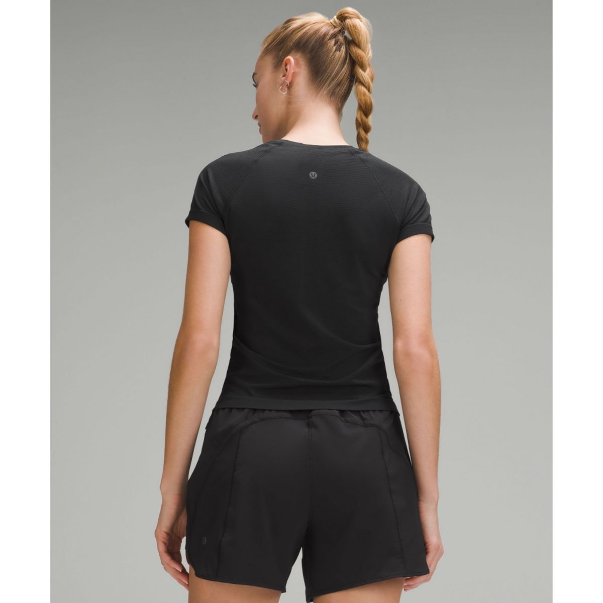 룰루레몬(LULULEMON) 스위프틀리 테크 숏슬리브 셔츠 2.0 *웨이스트 렝스  BLK BLK