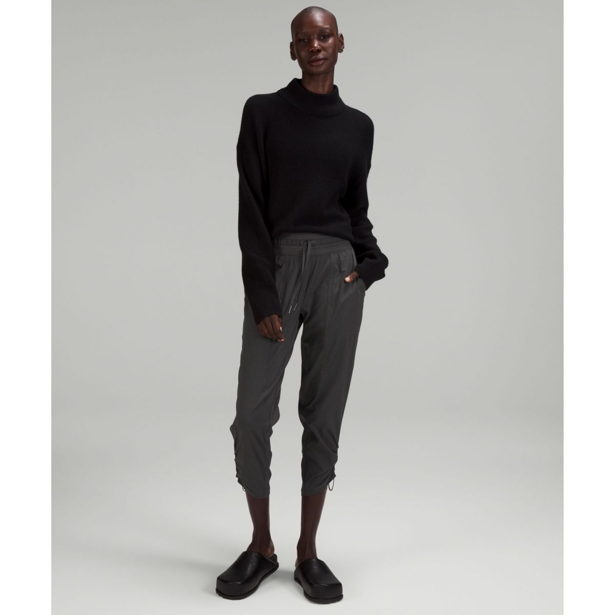 룰루레몬(LULULEMON) 댄스 스튜디오 미드라이즈 크롭 팬츠  GGRE