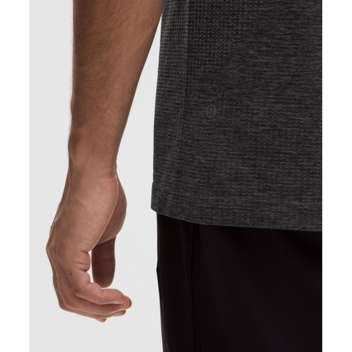 룰루레몬(LULULEMON) 메탈 벤트 테크 숏슬리브 셔츠  GGRE BLK