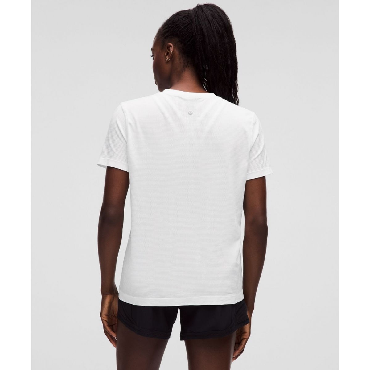 룰루레몬(LULULEMON) 스위프틀리 릴랙스드 숏슬리브 셔츠 *업데이트 핏  WHWH