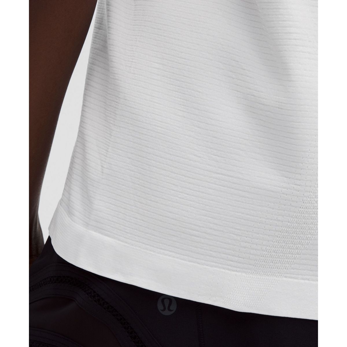 룰루레몬(LULULEMON) 스위프틀리 릴랙스드 숏슬리브 셔츠 *업데이트 핏  WHWH
