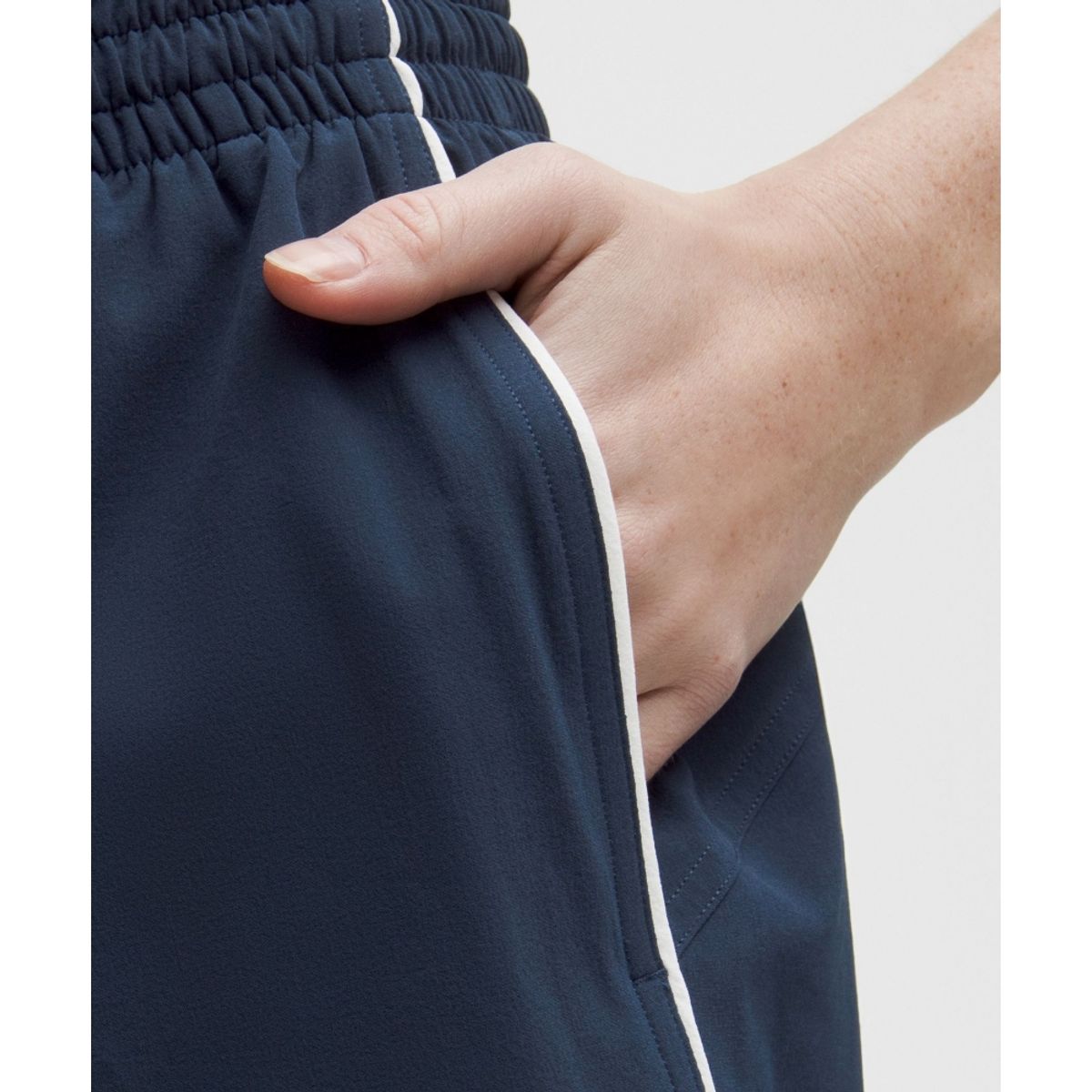 룰루레몬(LULULEMON) 코트 라이벌 하이라이즈 쇼츠 3inch  CLBL WHT