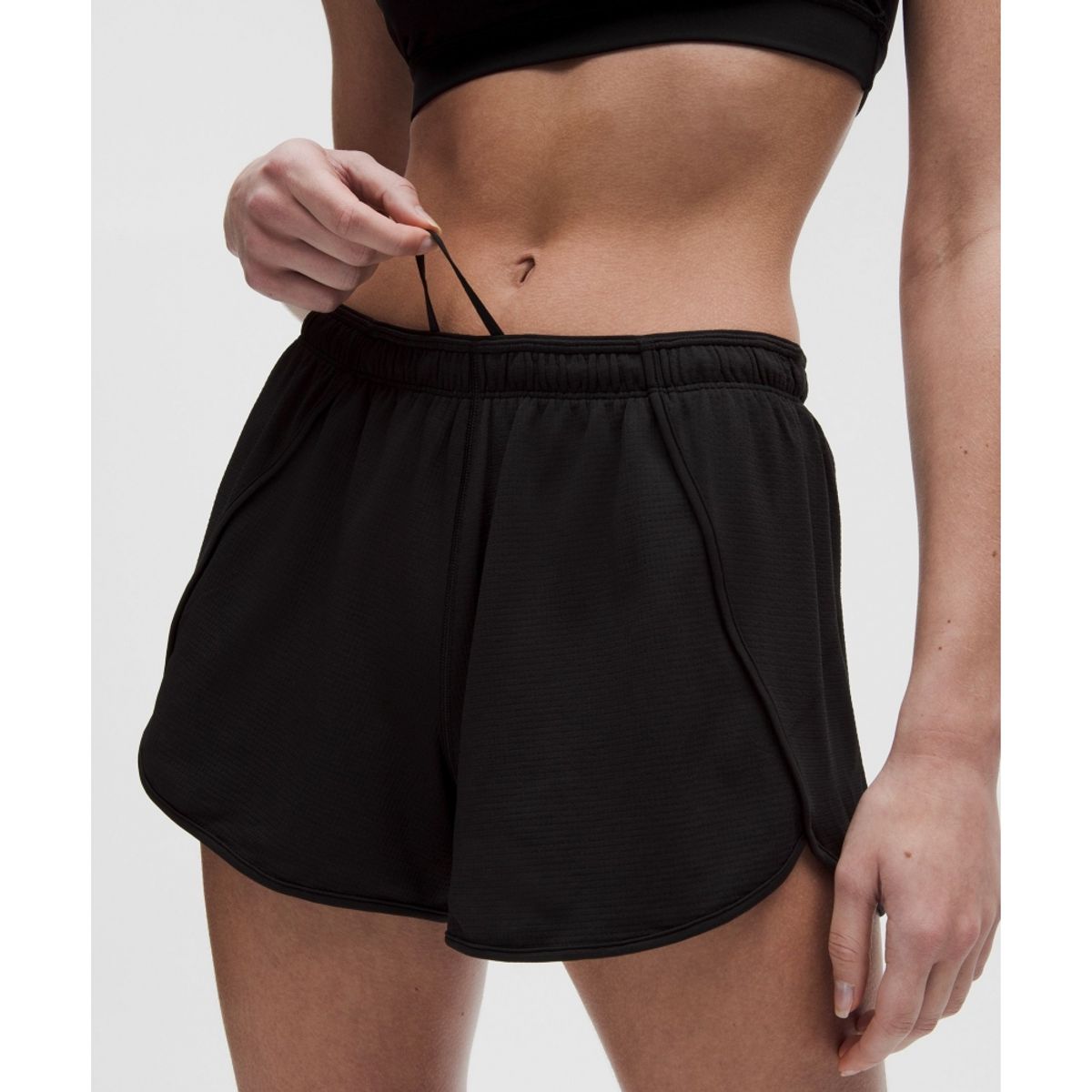 룰루레몬(LULULEMON) 스위프틀리 미드라이즈 쇼츠 3inch  BLK BLK